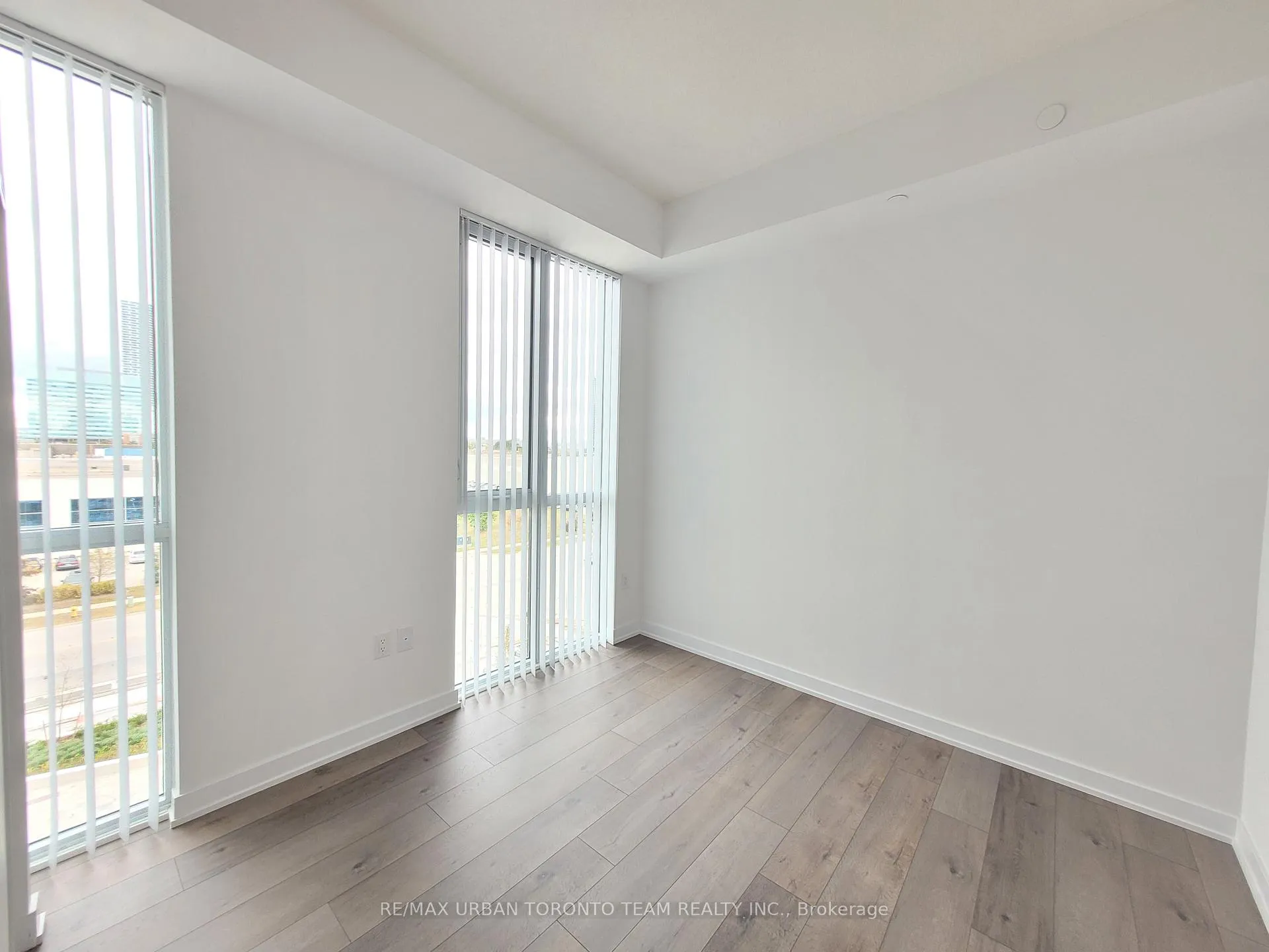 Photo 6 of Unit 507, 60 Honeycrisp Crescent, Vaughan, Vaughan Corporate Centre — HOMEH