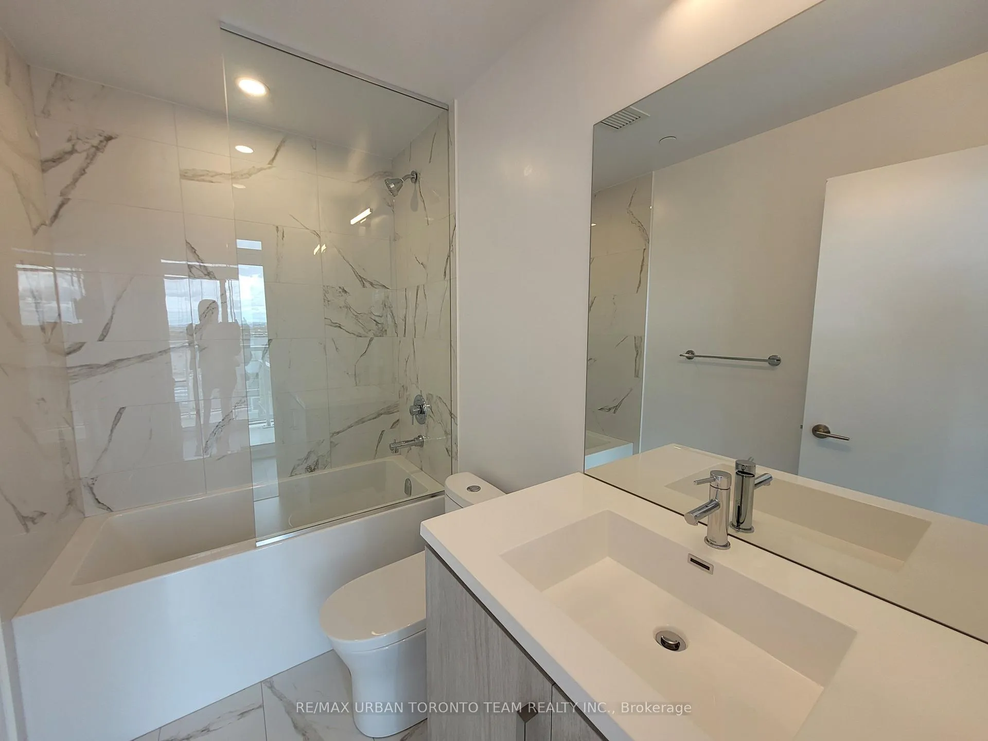 Photo 8 of Unit 507, 60 Honeycrisp Crescent, Vaughan, Vaughan Corporate Centre — HOMEH