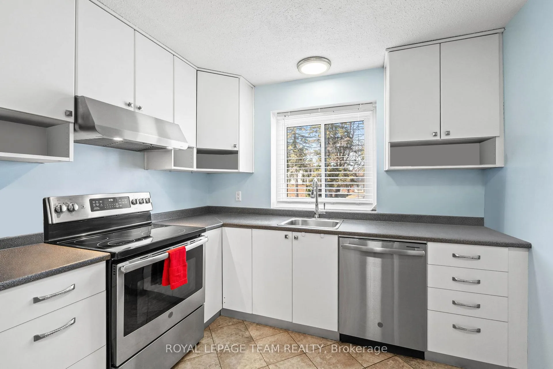 Photo 5 of 3893 B Old Richmond Road, Ottawa, Arbeatha Park — HOMEH