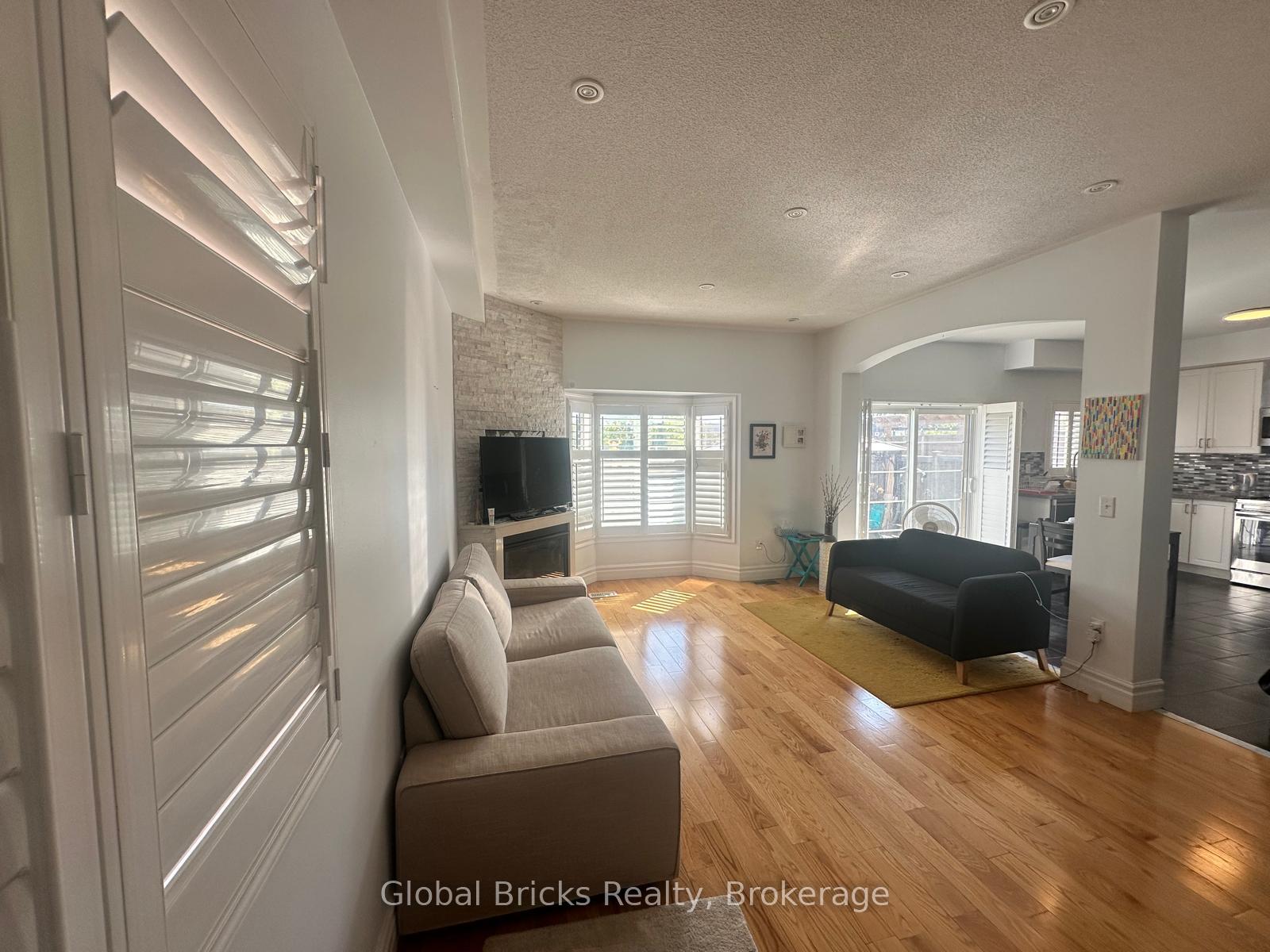 Photo 1 of 3366 Roma Avenue, Burlington, Alton — HOMEH
