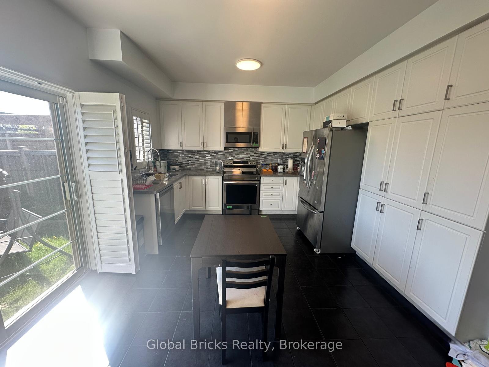 Photo 2 of 3366 Roma Avenue, Burlington, Alton — HOMEH