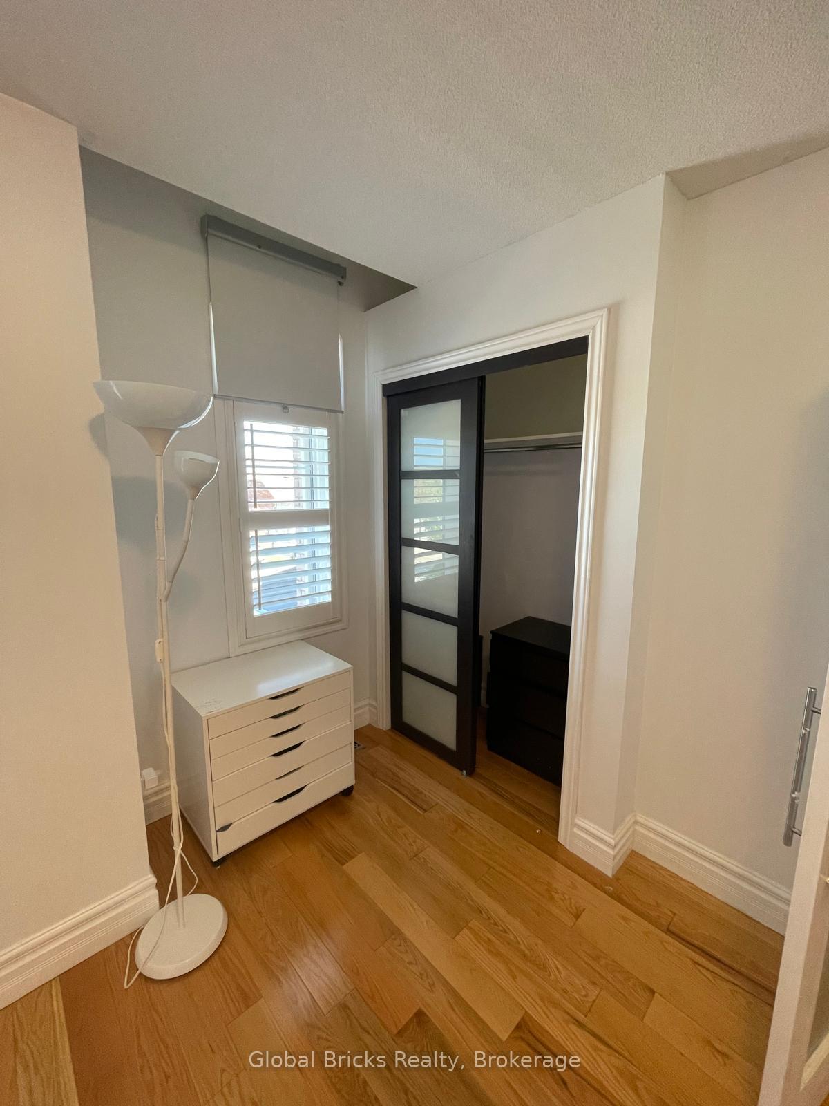 Photo 11 of 3366 Roma Avenue, Burlington, Alton — HOMEH