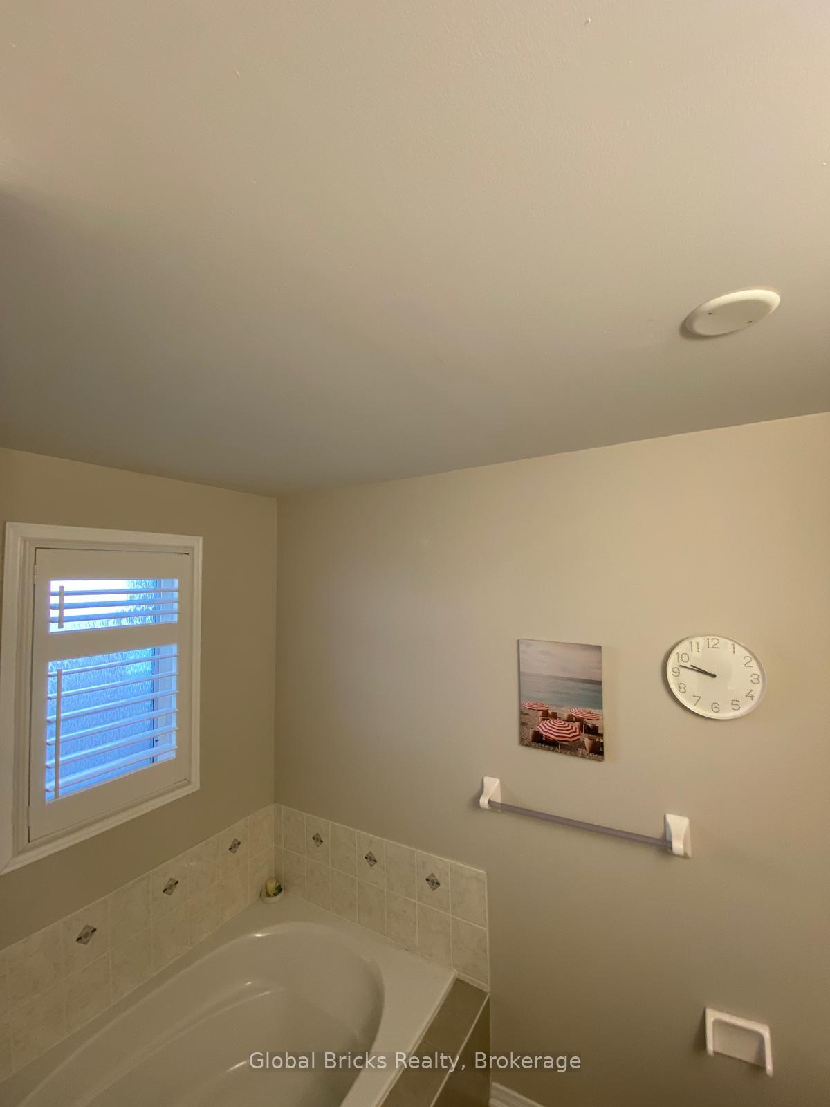 Photo 14 of 3366 Roma Avenue, Burlington, Alton — HOMEH