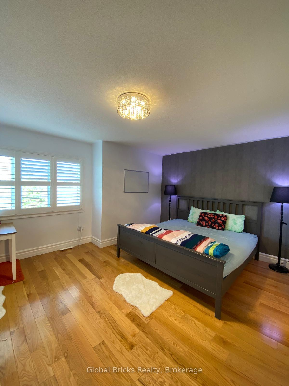 Photo 8 of 3366 Roma Avenue, Burlington, Alton — HOMEH
