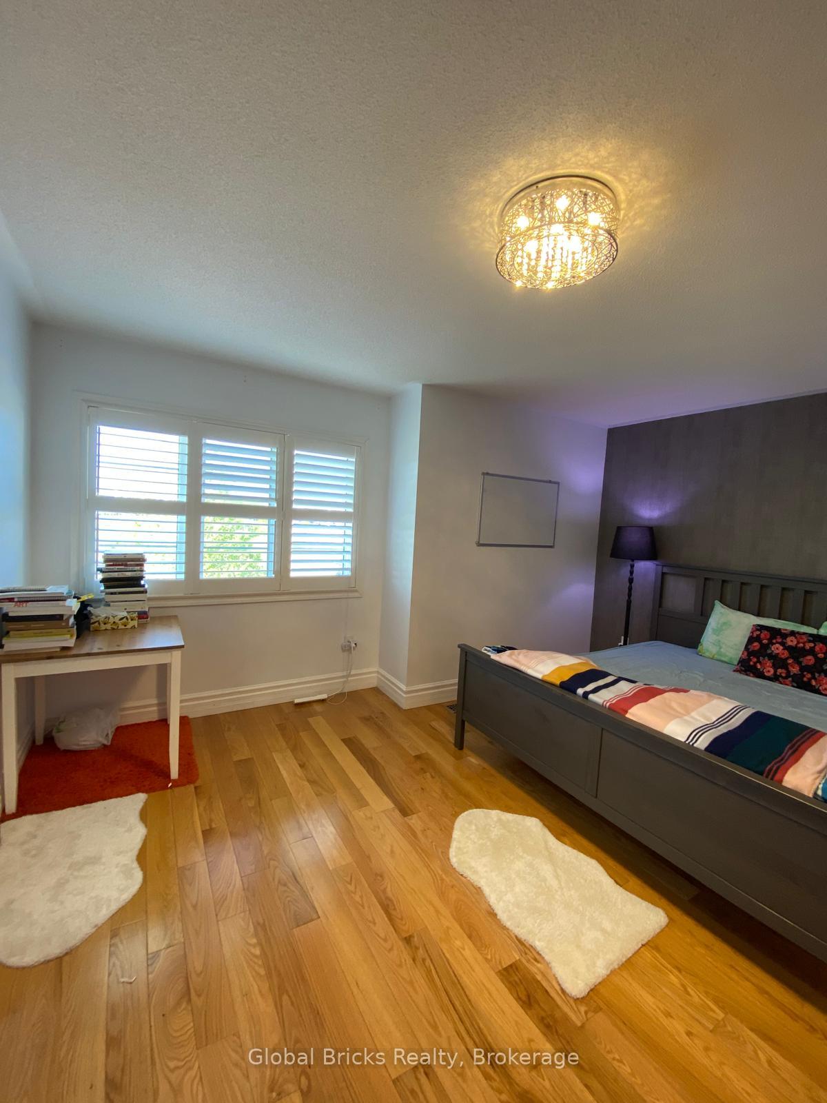 Photo 12 of 3366 Roma Avenue, Burlington, Alton — HOMEH