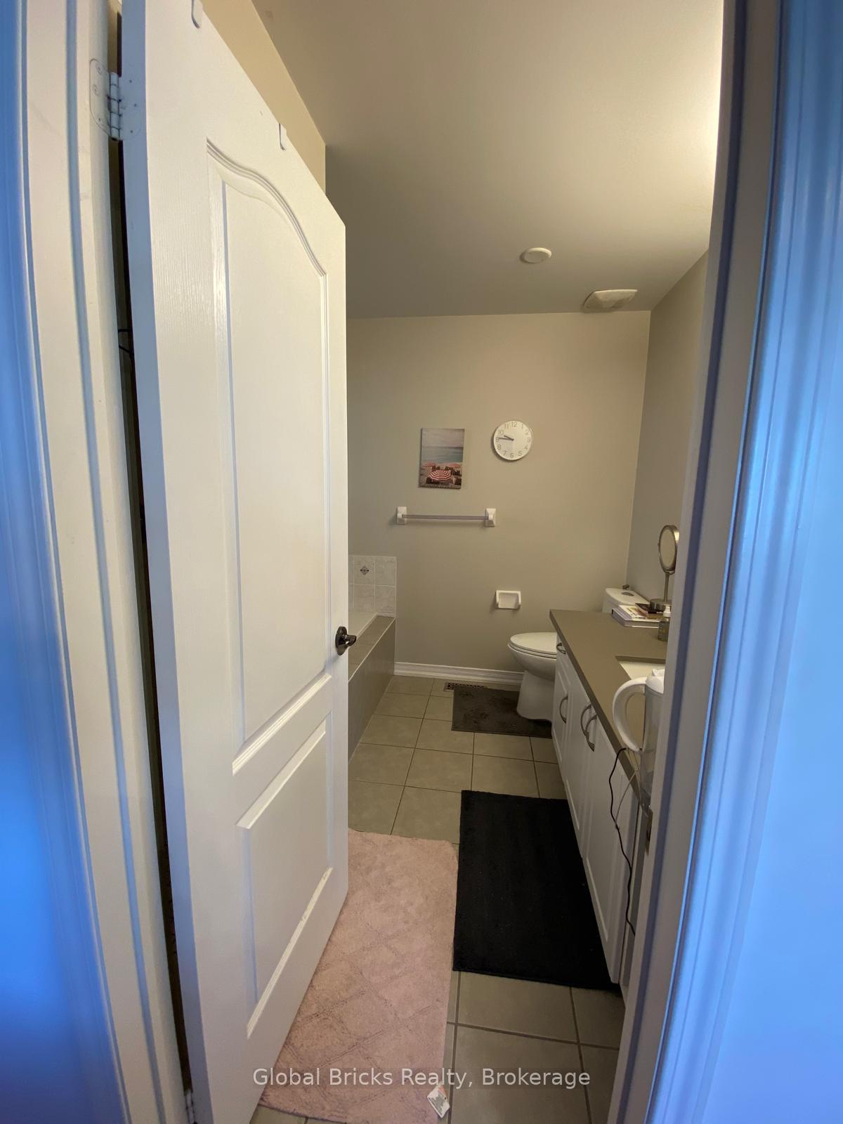 Photo 17 of 3366 Roma Avenue, Burlington, Alton — HOMEH