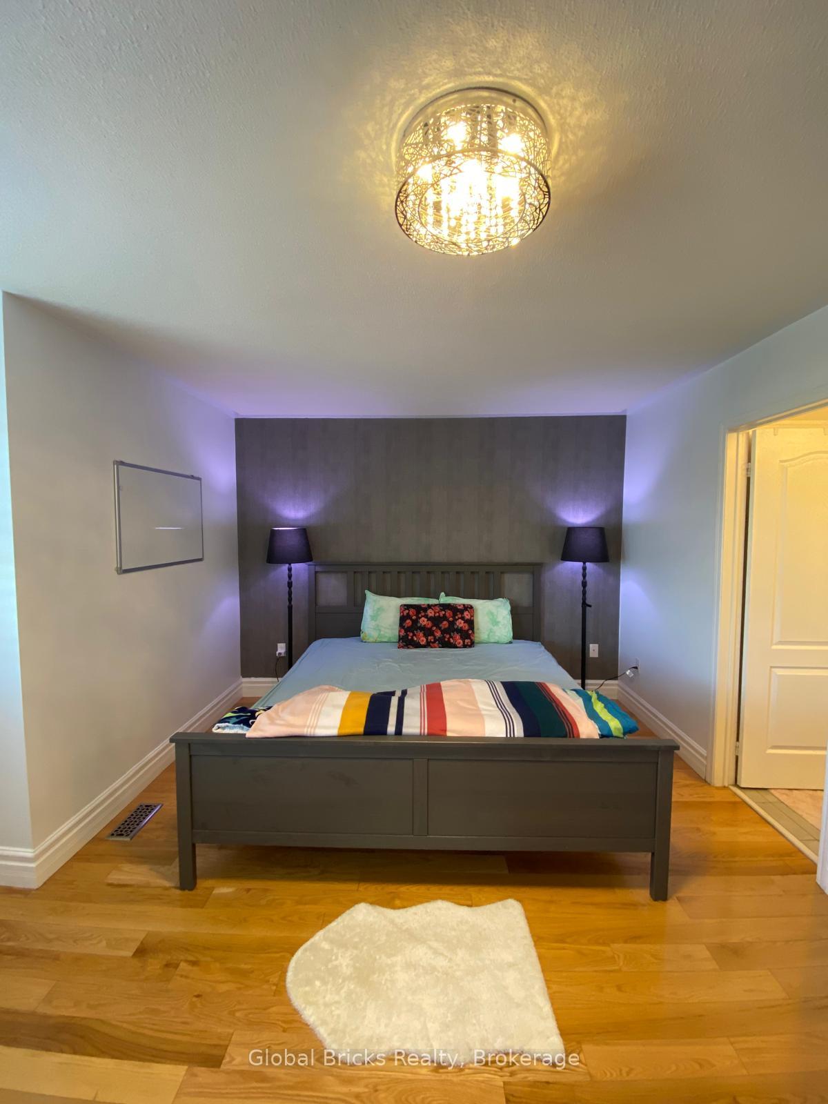 Photo 10 of 3366 Roma Avenue, Burlington, Alton — HOMEH