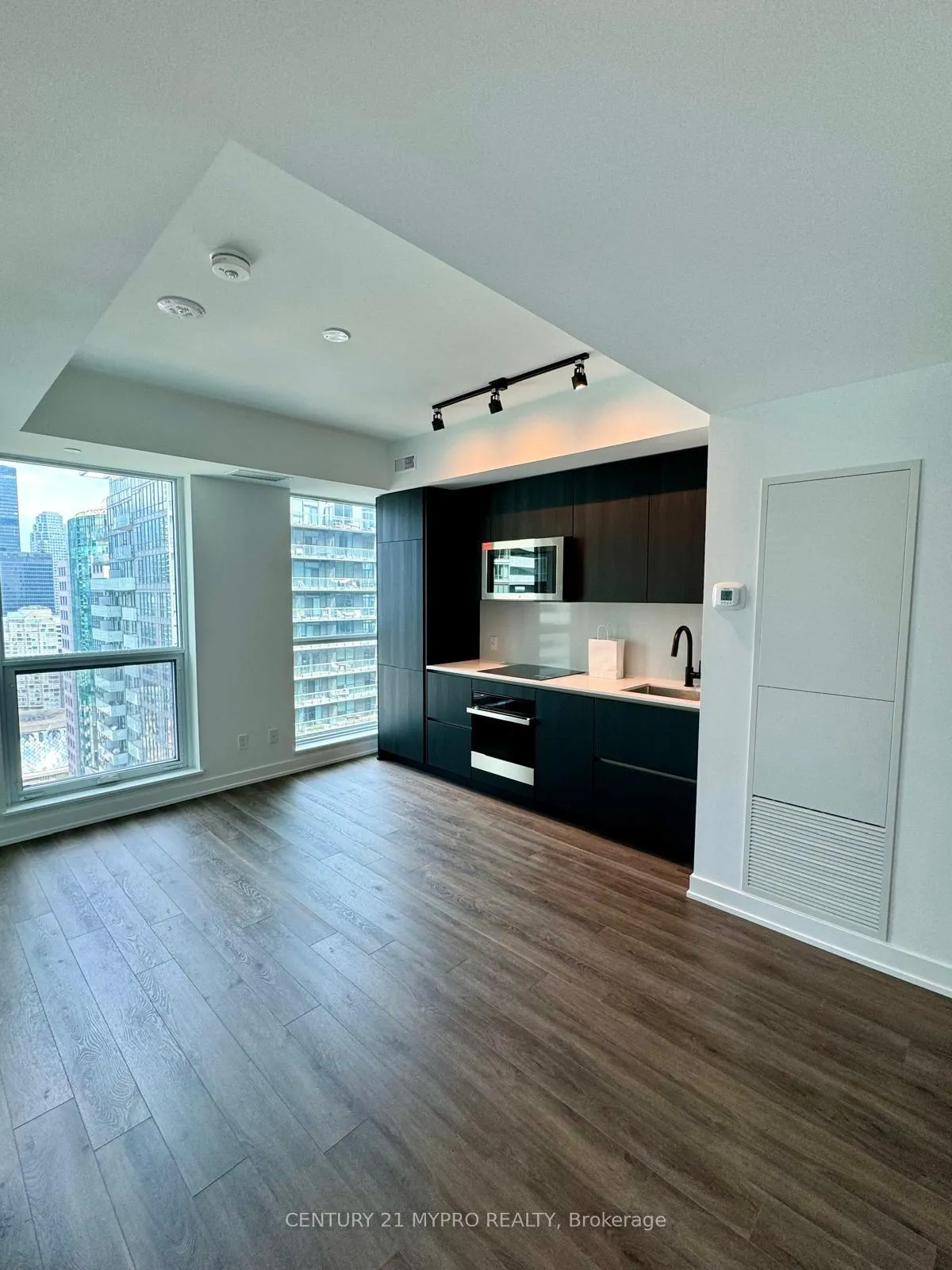 Front of Unit 3001, 327 King Street W