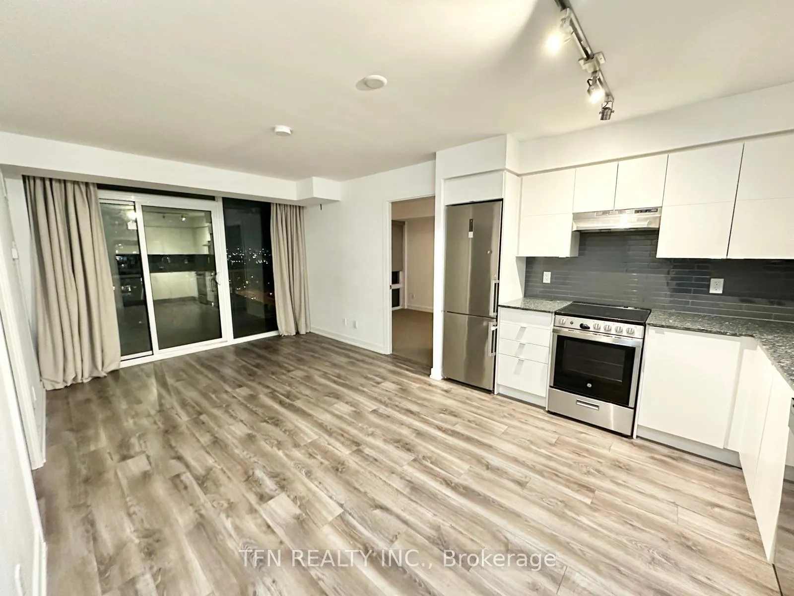 Photo 2 of Unit 1018, 120 Varna Drive, Toronto, Englemount-Lawrence — HOMEH