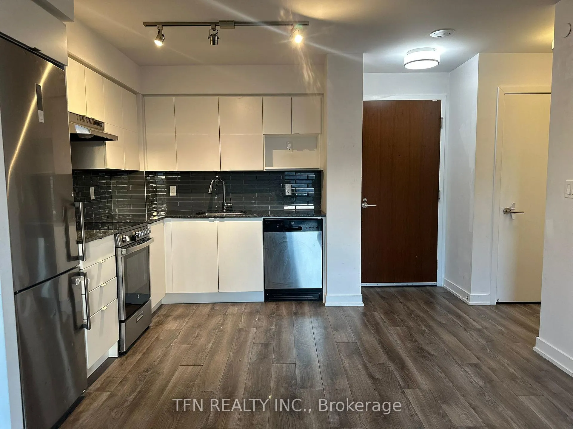 Photo 3 of Unit 1018, 120 Varna Drive, Toronto, Englemount-Lawrence — HOMEH