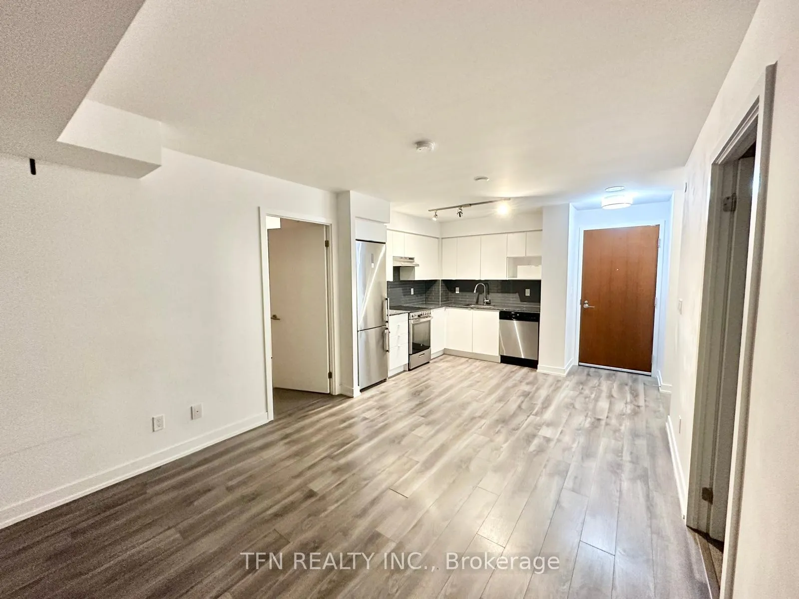 Photo 4 of Unit 1018, 120 Varna Drive, Toronto, Englemount-Lawrence — HOMEH