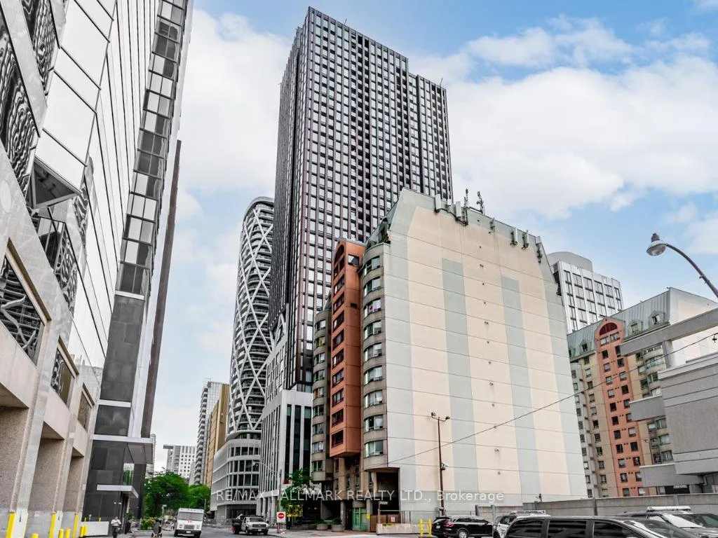 Photo 2 of Unit 2405, 238 Simcoe Street, Toronto, Kensington-Chinatown — HOMEH