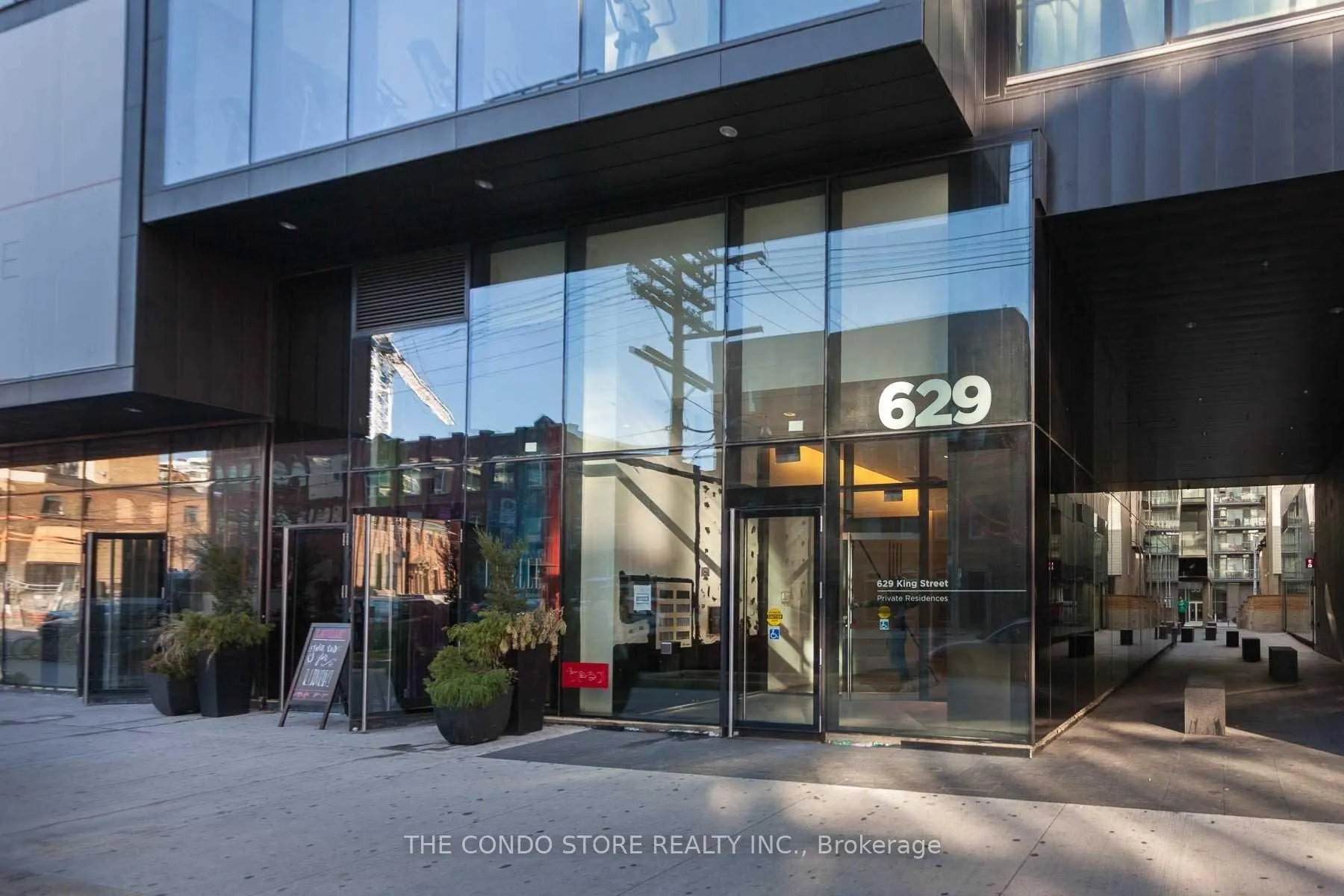 Front of Unit 1120, 629 King Street W