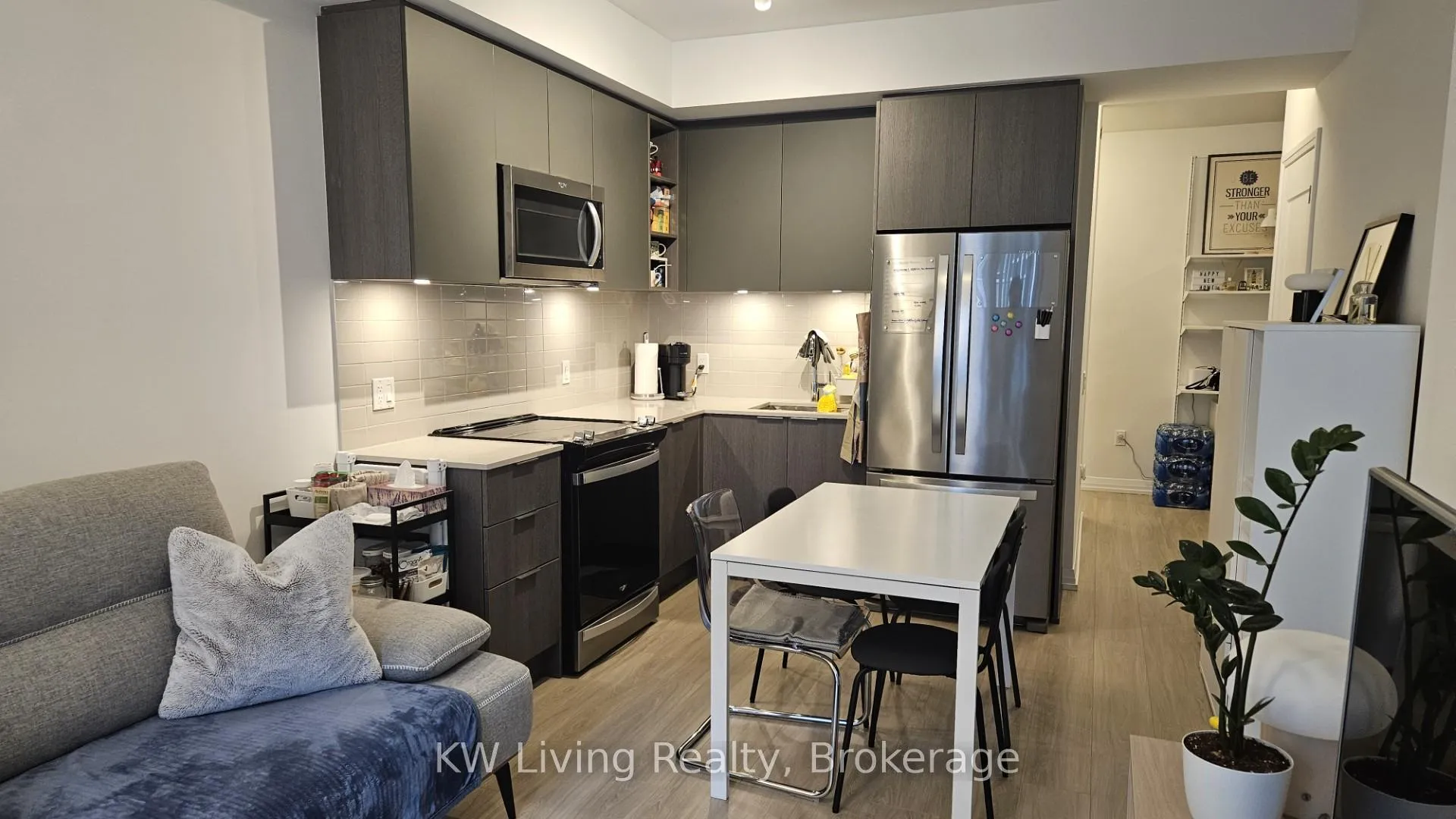 Photo 2 of Unit 903, 25 Holly Street, Toronto, Mount Pleasant West — HOMEH