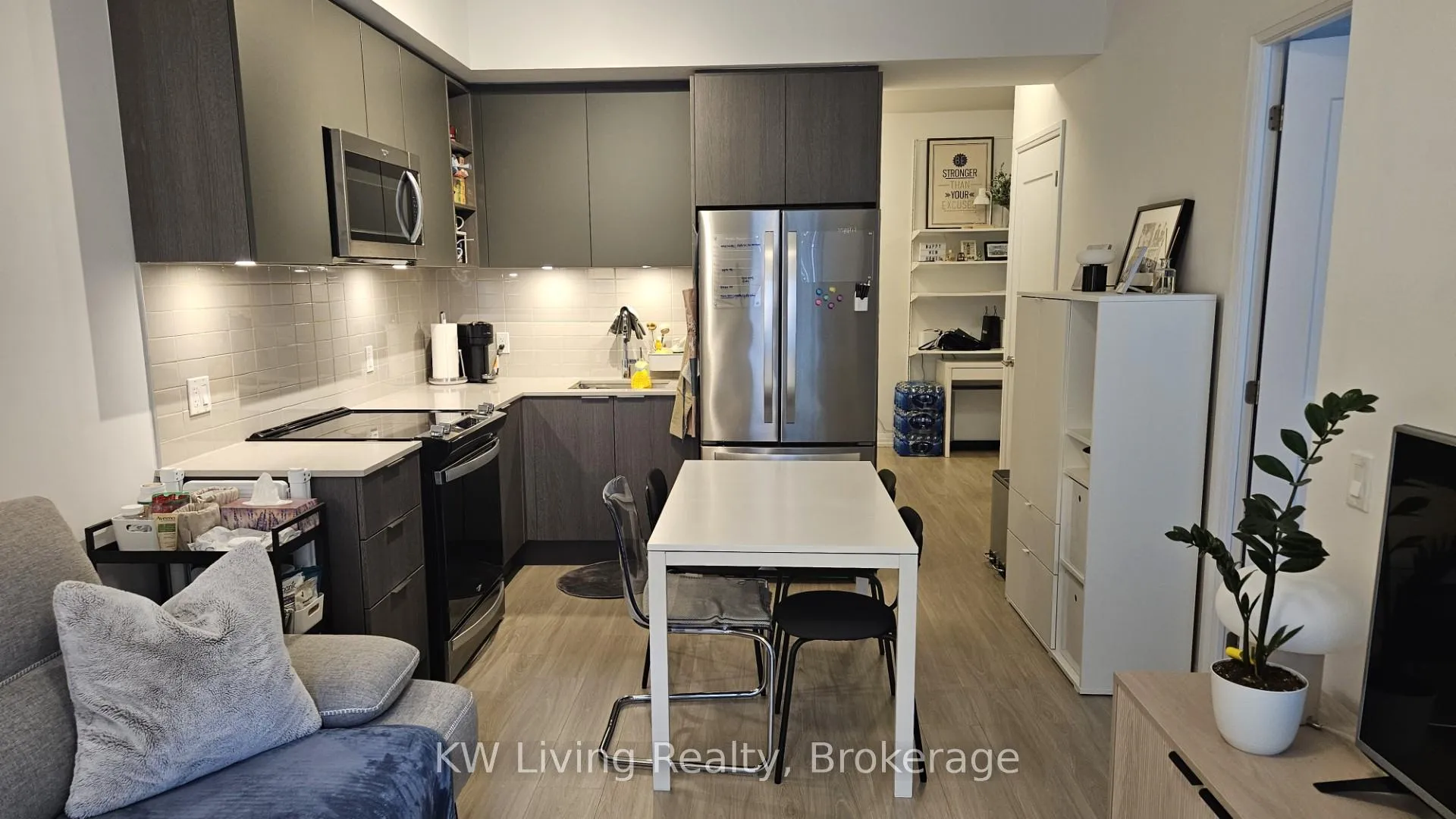 Photo 3 of Unit 903, 25 Holly Street, Toronto, Mount Pleasant West — HOMEH