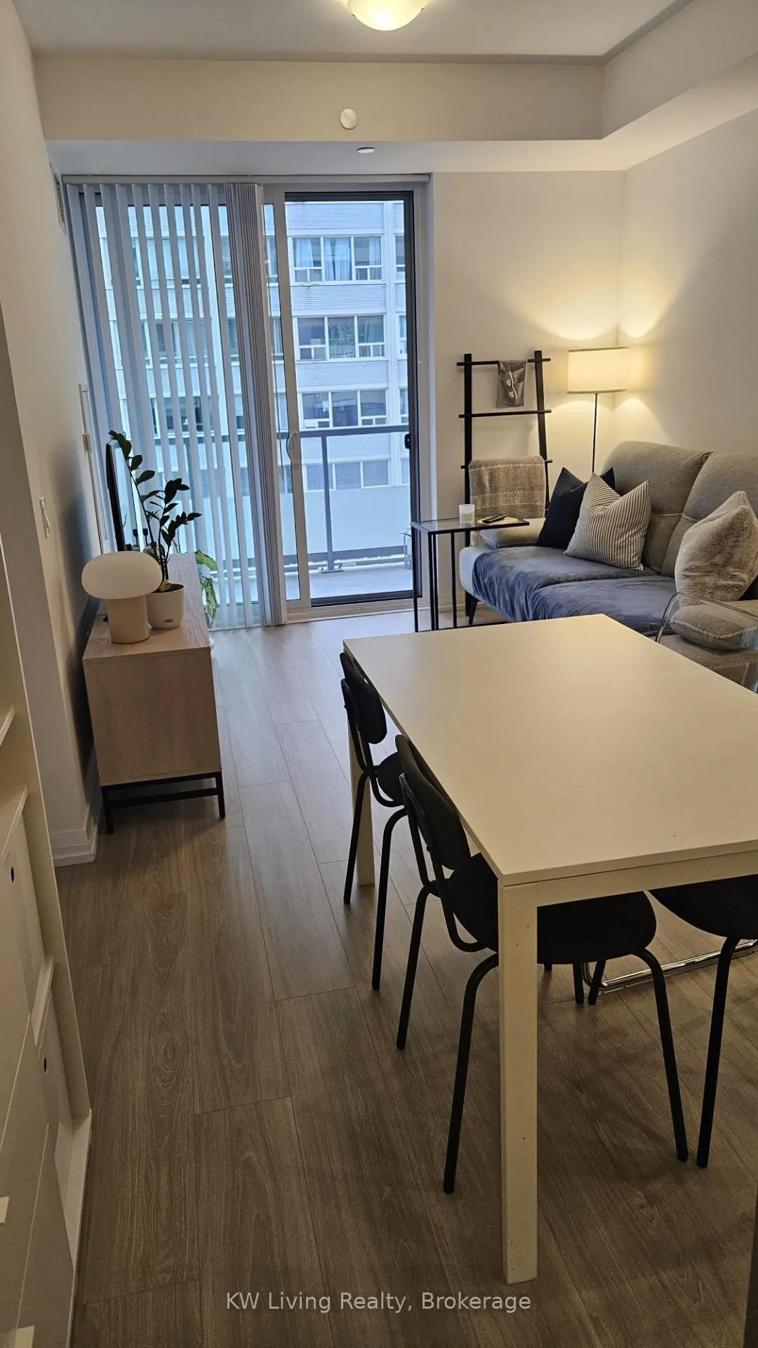 Photo 4 of Unit 903, 25 Holly Street, Toronto, Mount Pleasant West — HOMEH
