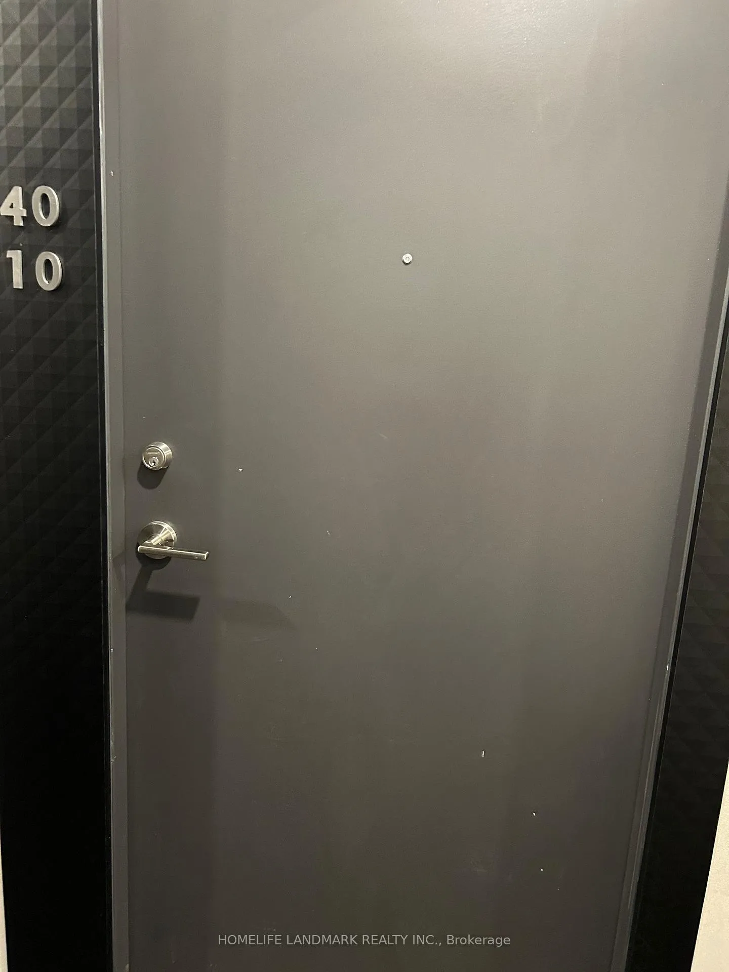 Front of Unit 4010, 8 Wellesley Street W