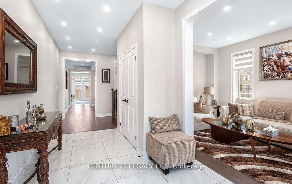Photo 11 of 35 Farringdon Crescent, Brampton, Northwest Brampton — HOMEH