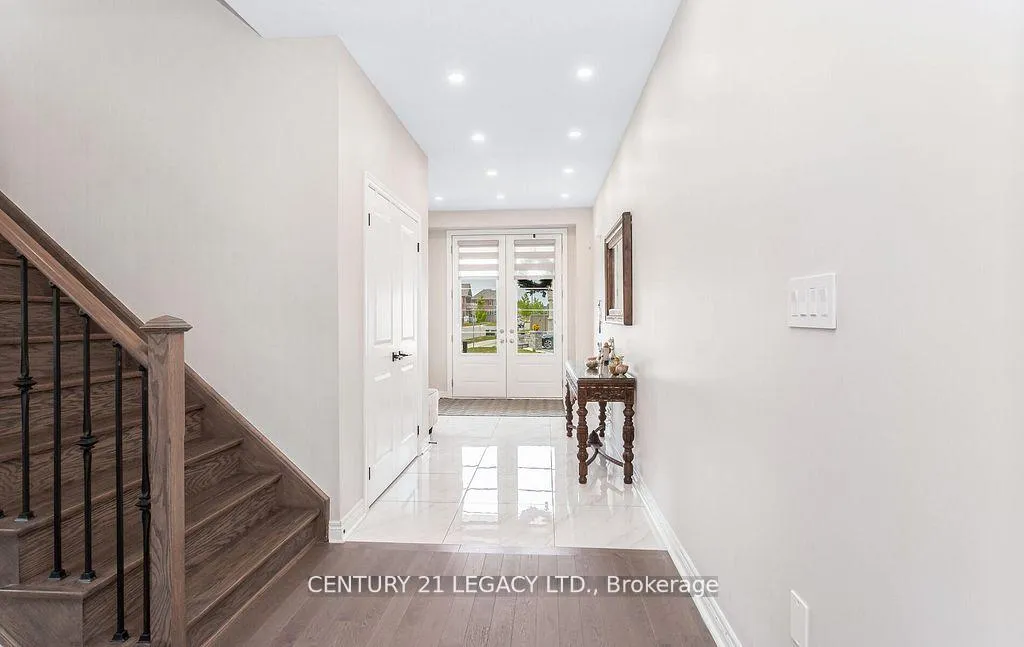 Photo 12 of 35 Farringdon Crescent, Brampton, Northwest Brampton — HOMEH