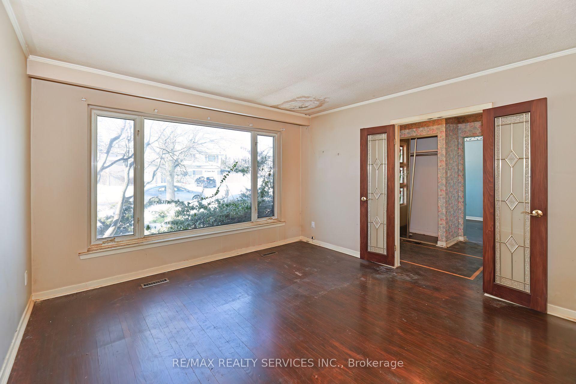 Photo 4 of 66 Gregory Road, Ajax, South East — HOMEH