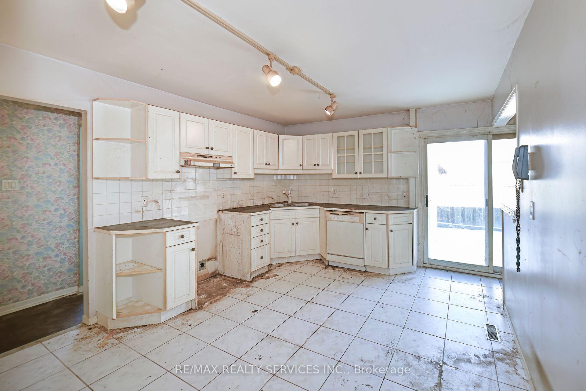 Photo 10 of 66 Gregory Road, Ajax, South East — HOMEH