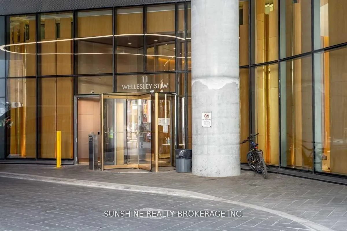 Photo 4 of Unit 2113, 11 Wellesley Street W, Toronto, Bay Street Corridor — HOMEH