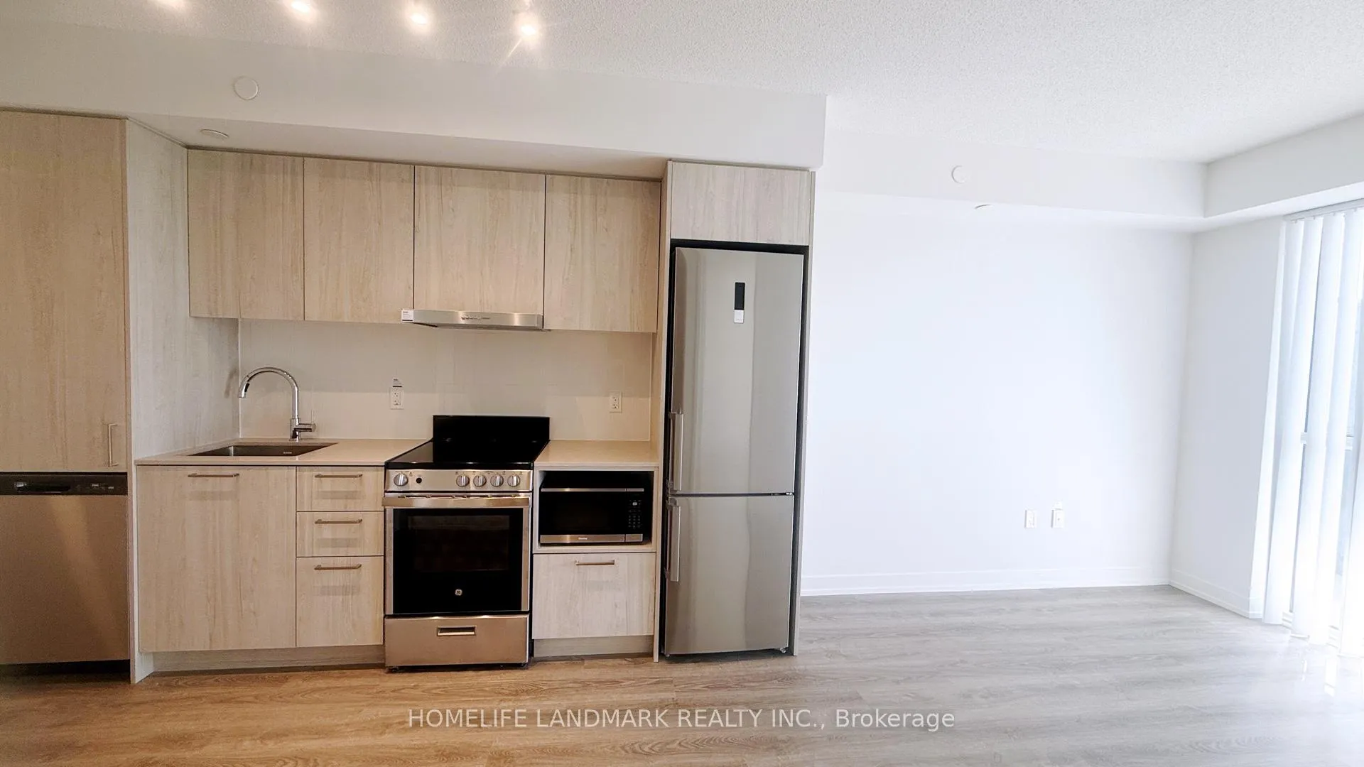 Photo 2 of Unit 3608, 195 Commerce Street, Vaughan, Vaughan Corporate Centre — HOMEH