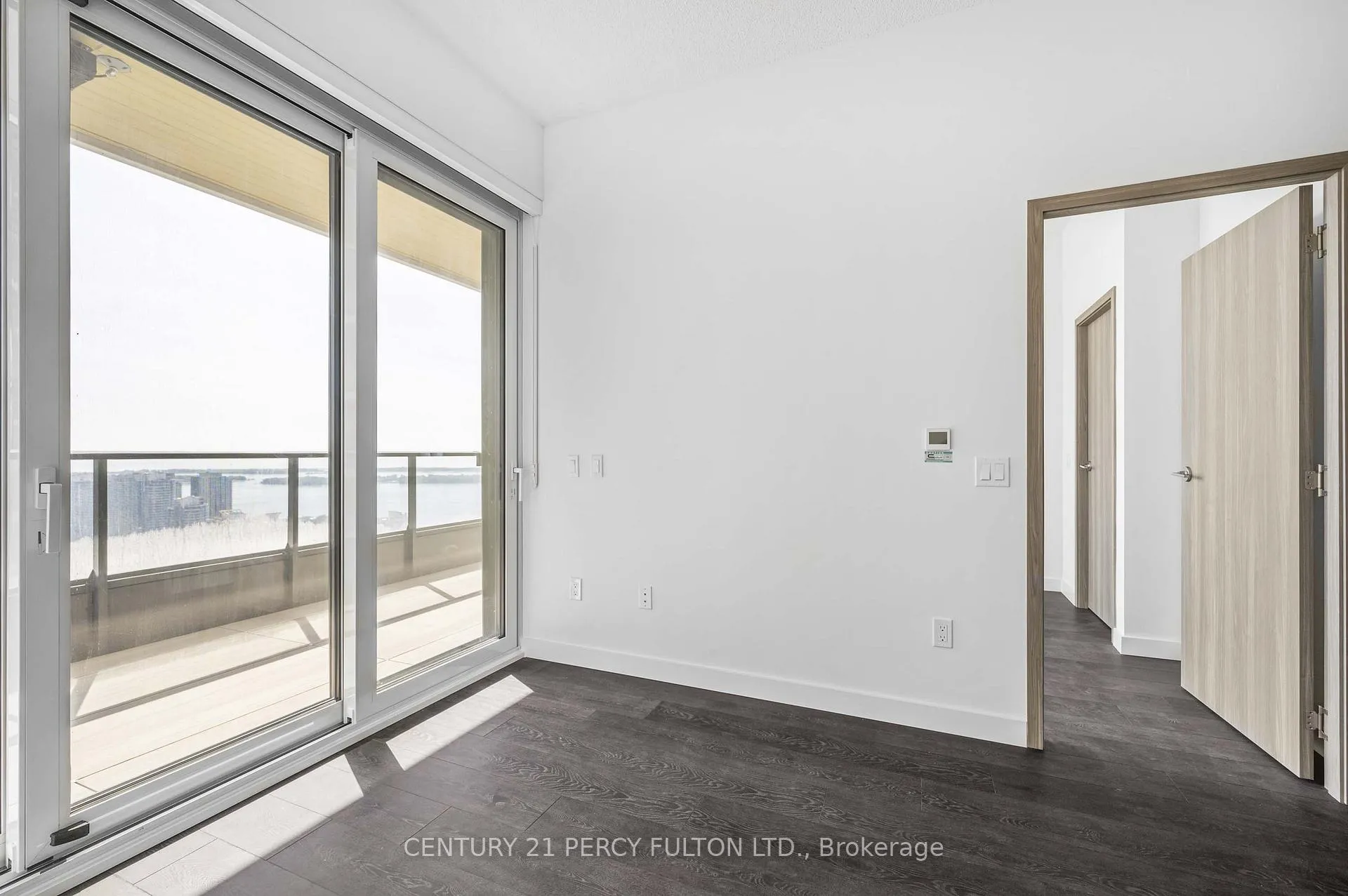 Photo 6 of Unit 5107, 3 Concord Cityplace Way, Toronto, Waterfront Communities — HOMEH