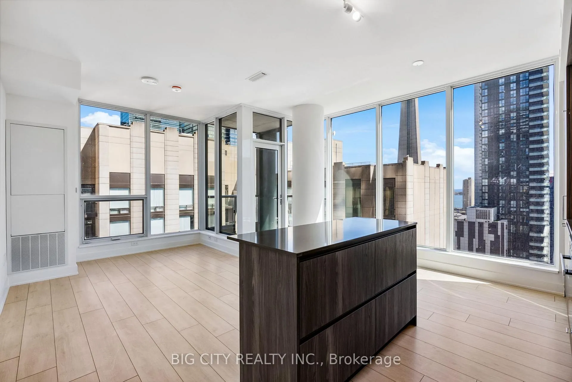 Photo 2 of Unit 1608, 15 Mercer Street, Toronto, Waterfront Communities — HOMEH