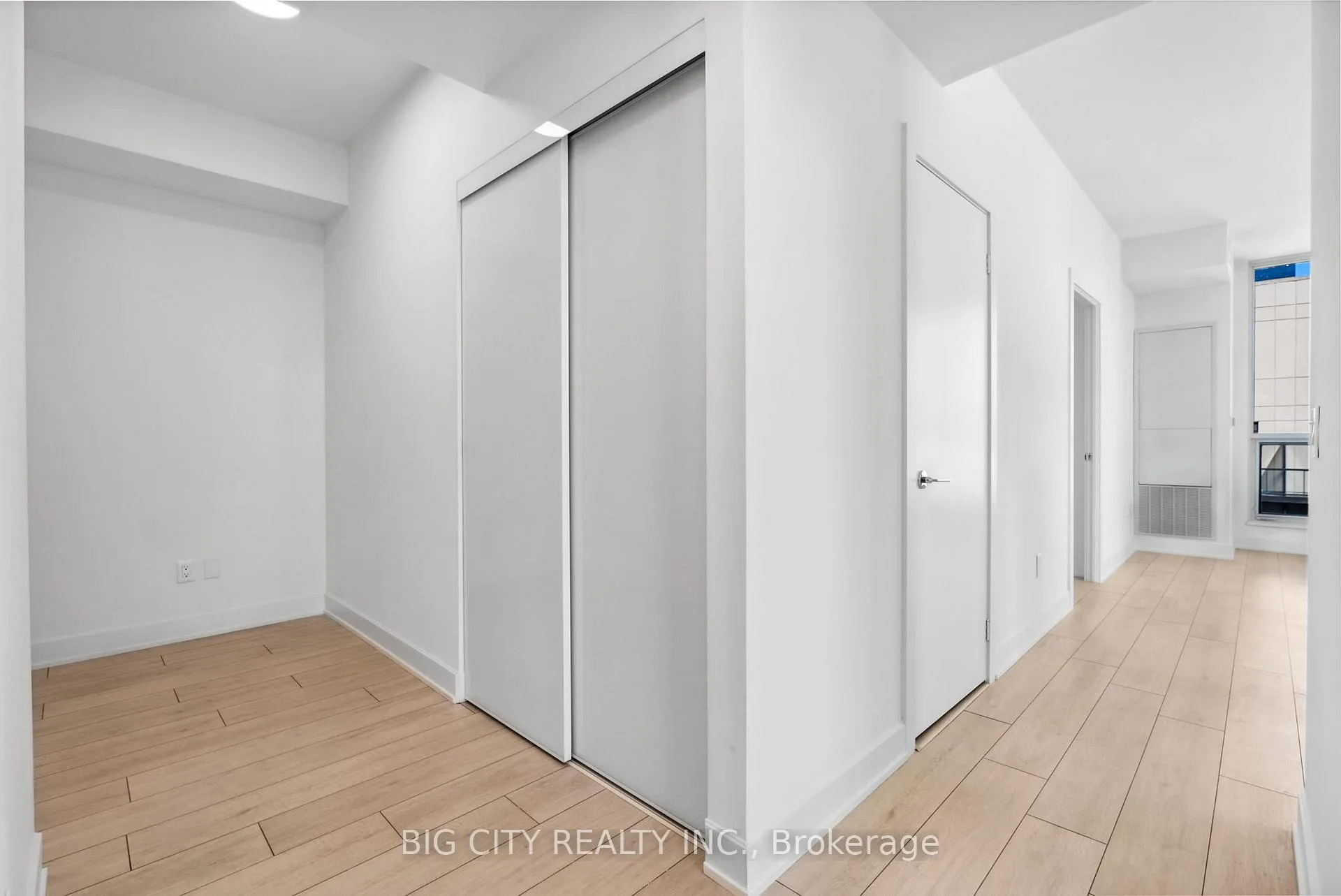 Photo 6 of Unit 1608, 15 Mercer Street, Toronto, Waterfront Communities — HOMEH