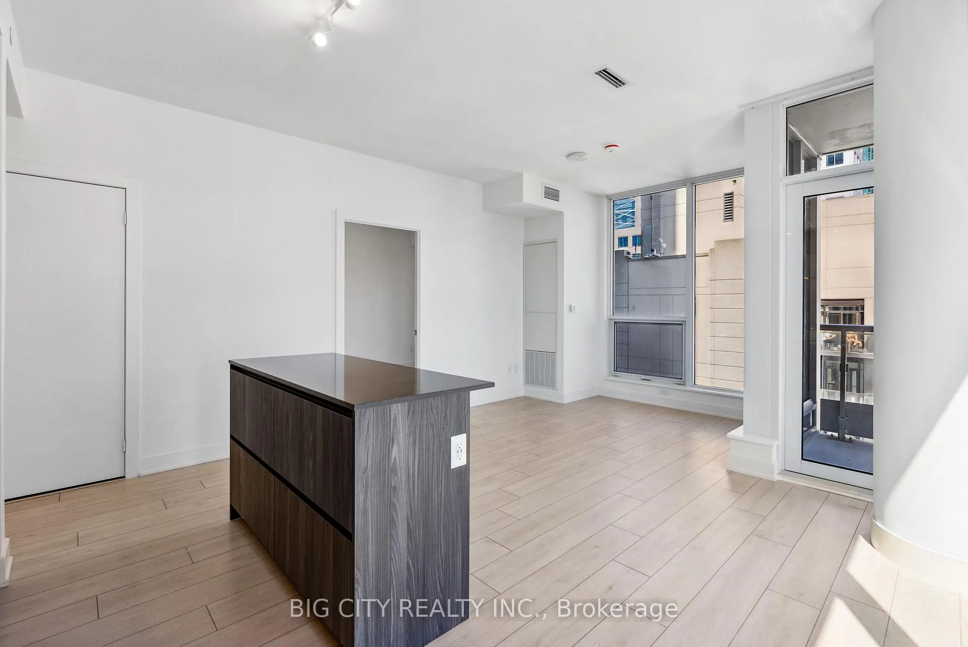 Photo 7 of Unit 1608, 15 Mercer Street, Toronto, Waterfront Communities — HOMEH