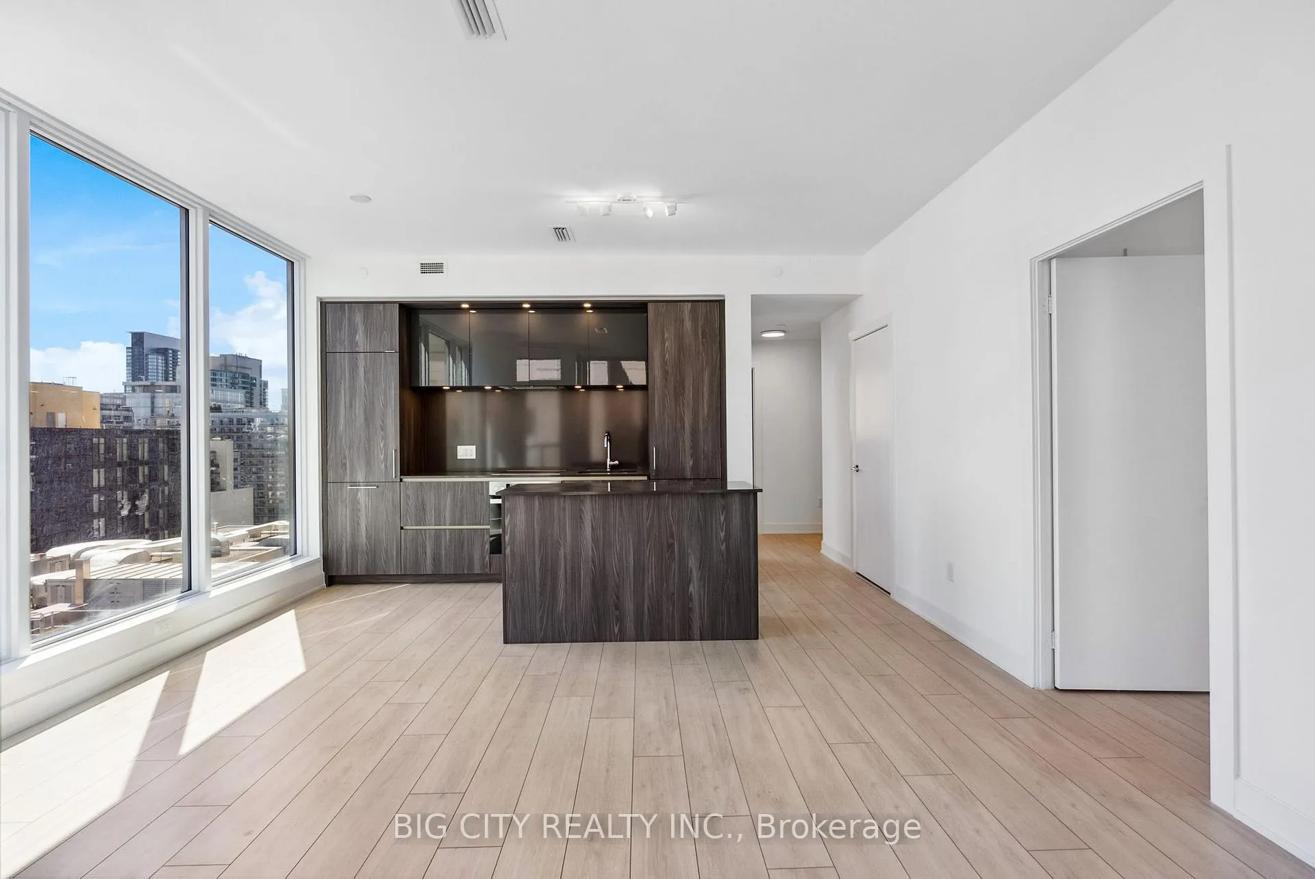 Photo 10 of Unit 1608, 15 Mercer Street, Toronto, Waterfront Communities — HOMEH