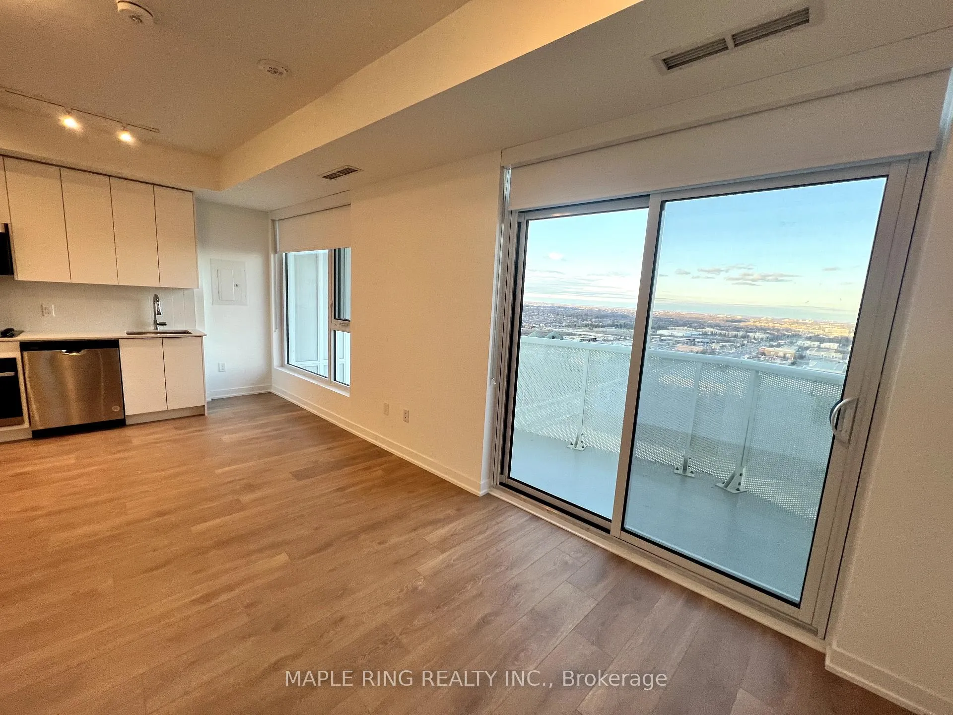 Photo 3 of Unit 2429, 498 Caldari Road, Vaughan, Concord — HOMEH