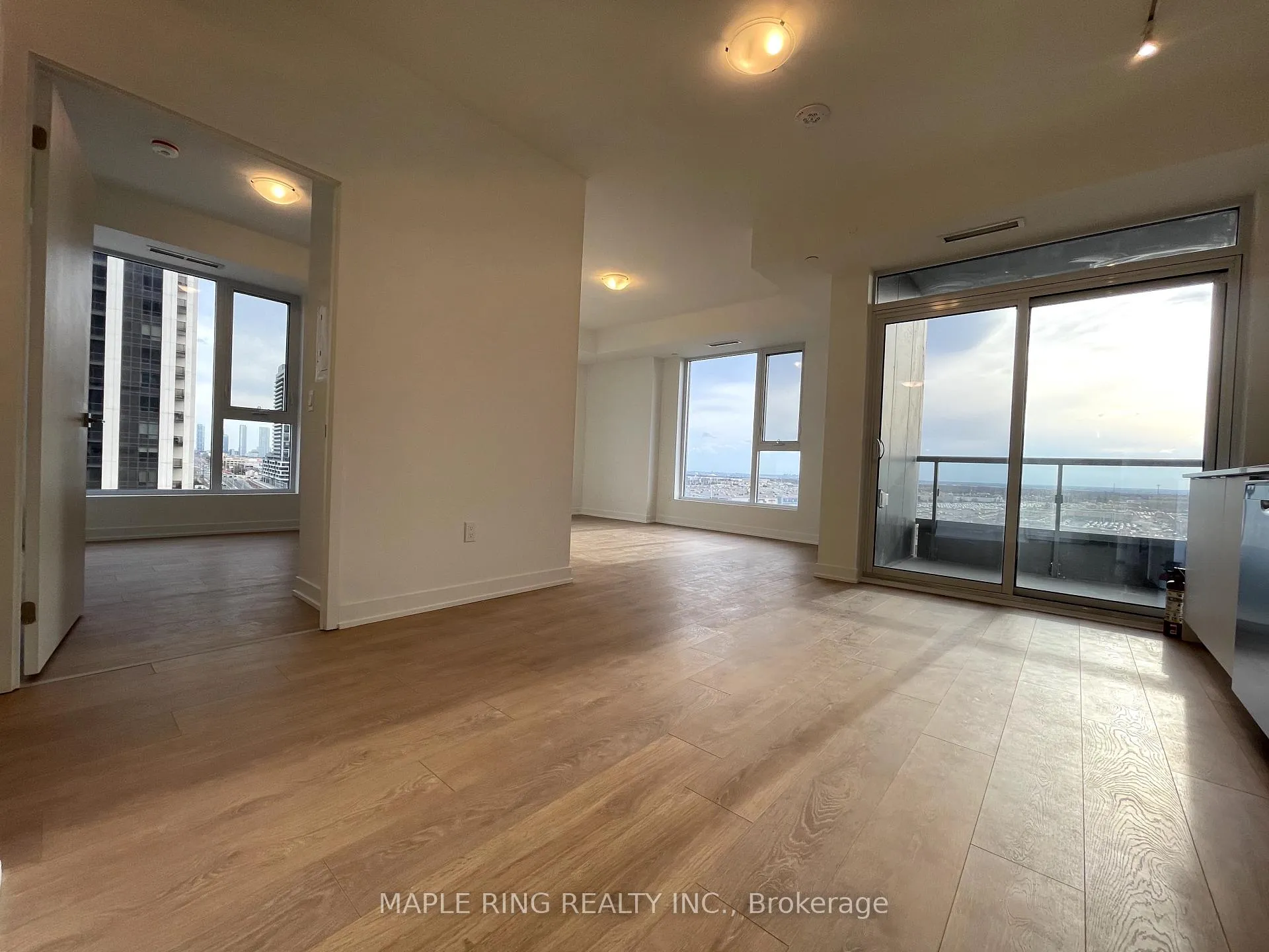 Photo 1 of Unit 920, 10 Abeja Road, Vaughan, Concord — HOMEH