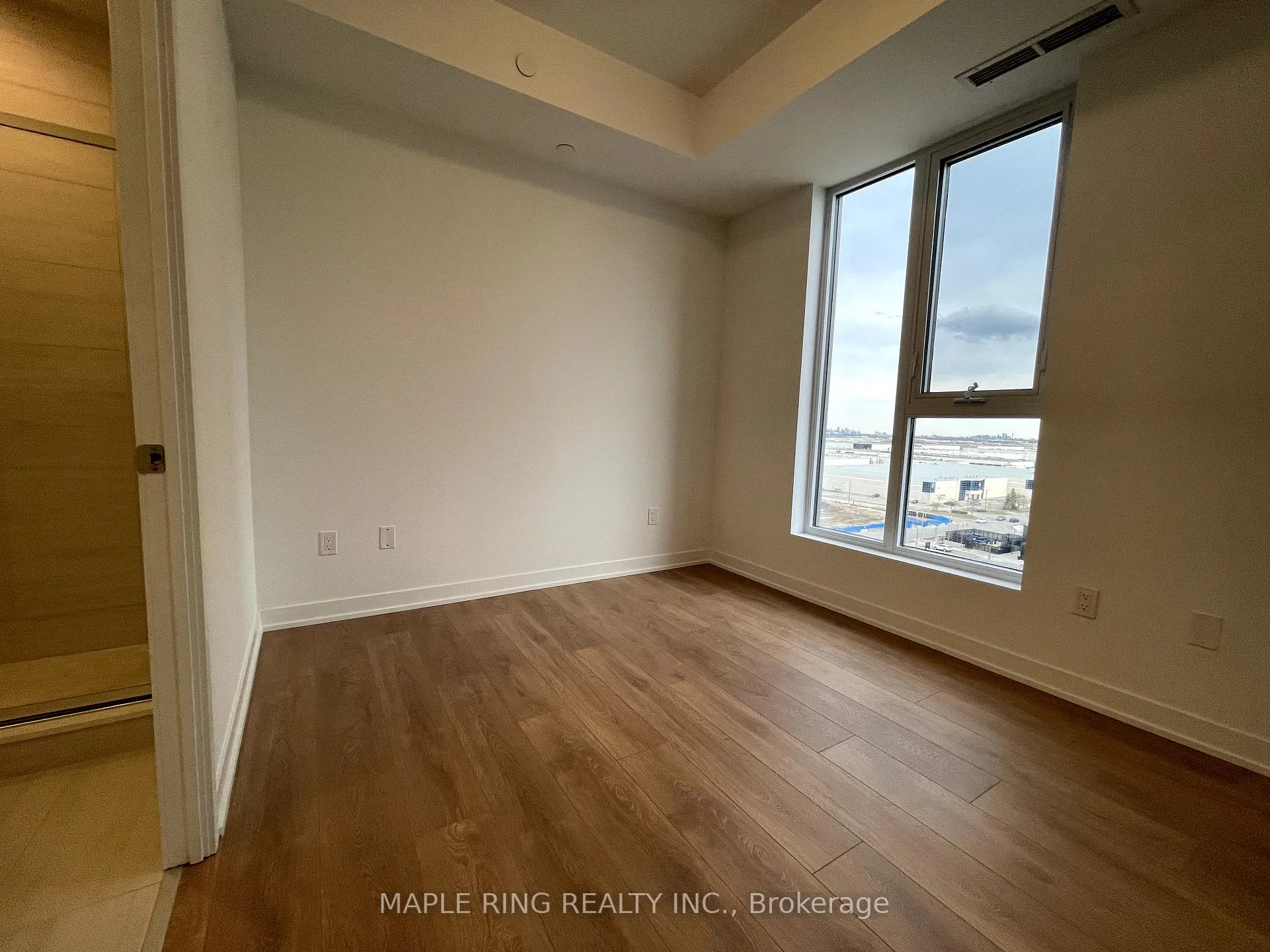 Photo 2 of Unit 920, 10 Abeja Road, Vaughan, Concord — HOMEH