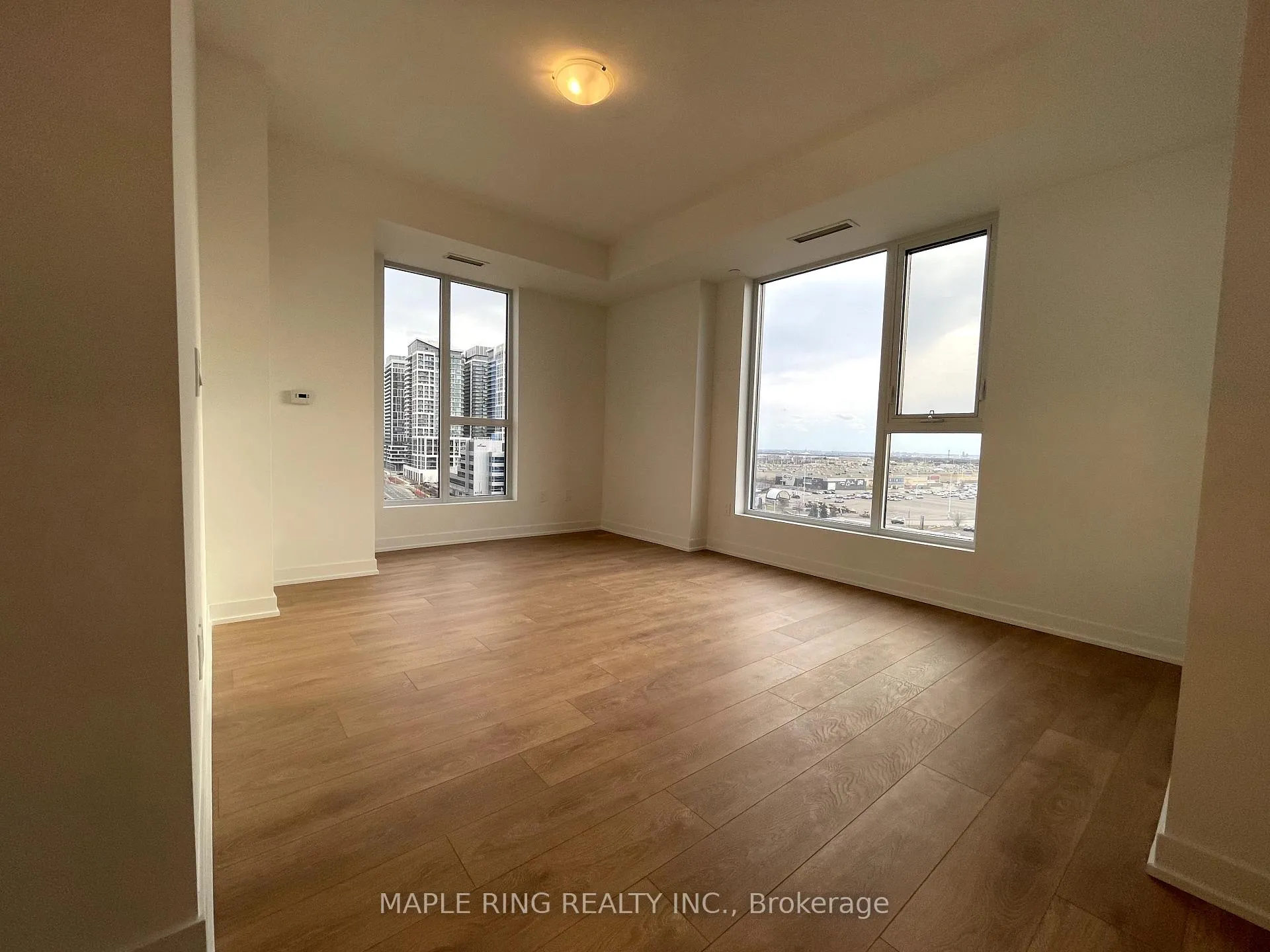 Photo 5 of Unit 920, 10 Abeja Road, Vaughan, Concord — HOMEH