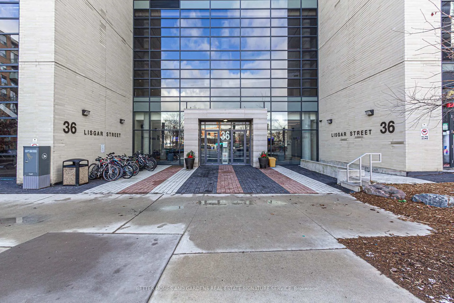 Photo 2 of Unit 515, 36 Lisgar Street, Toronto, Little Portugal — HOMEH