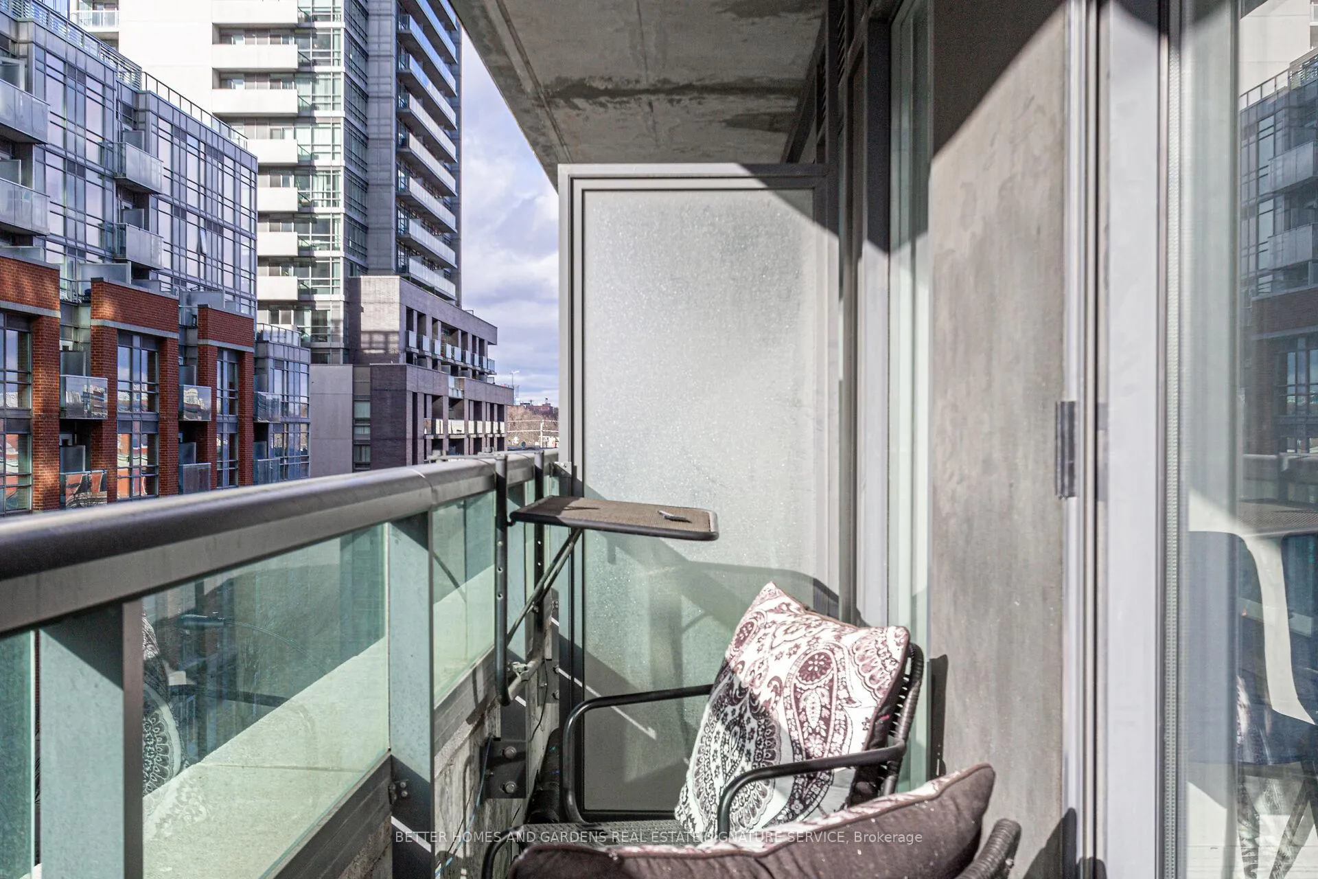 Photo 10 of Unit 515, 36 Lisgar Street, Toronto, Little Portugal — HOMEH
