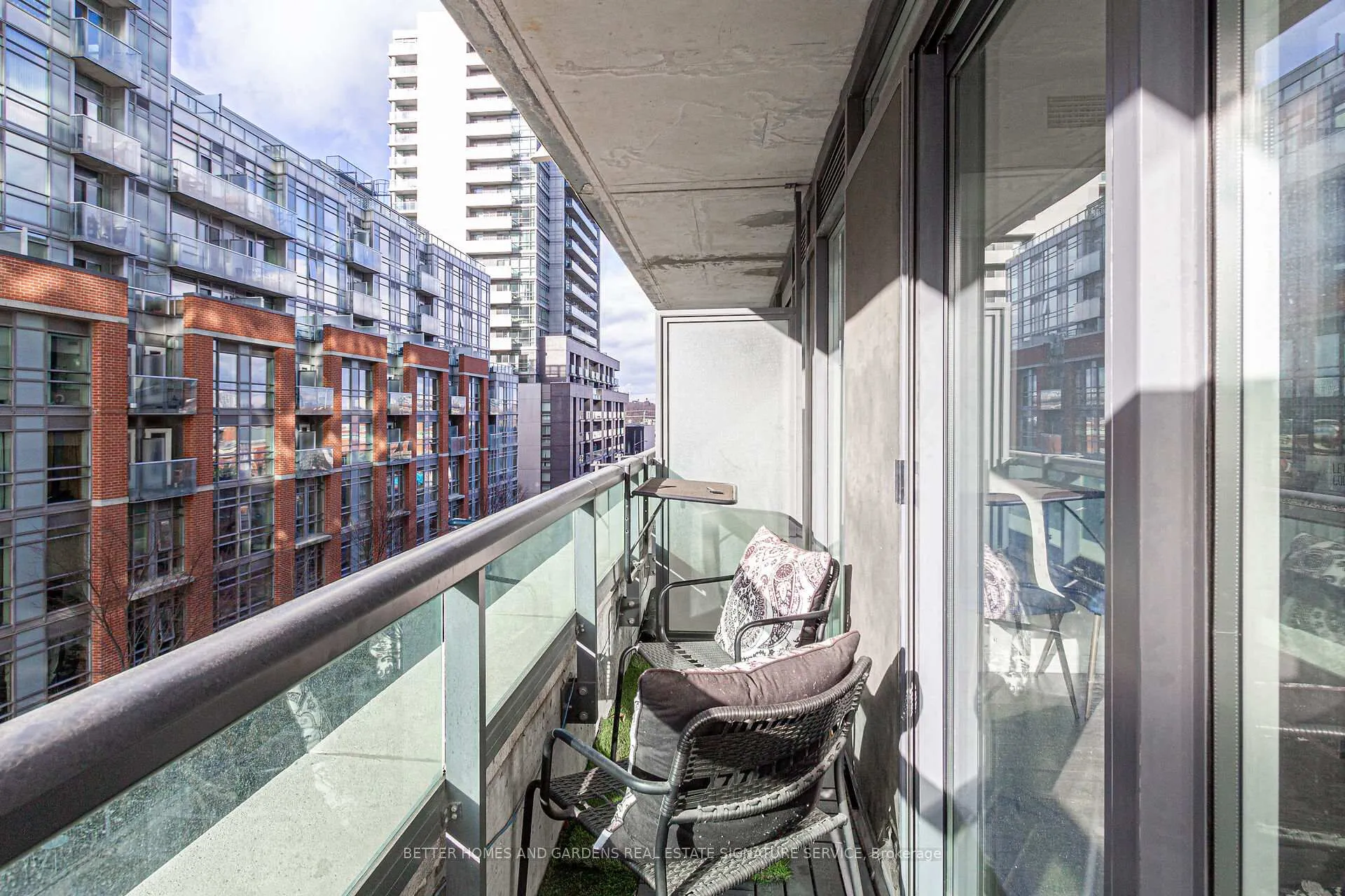 Photo 11 of Unit 515, 36 Lisgar Street, Toronto, Little Portugal — HOMEH