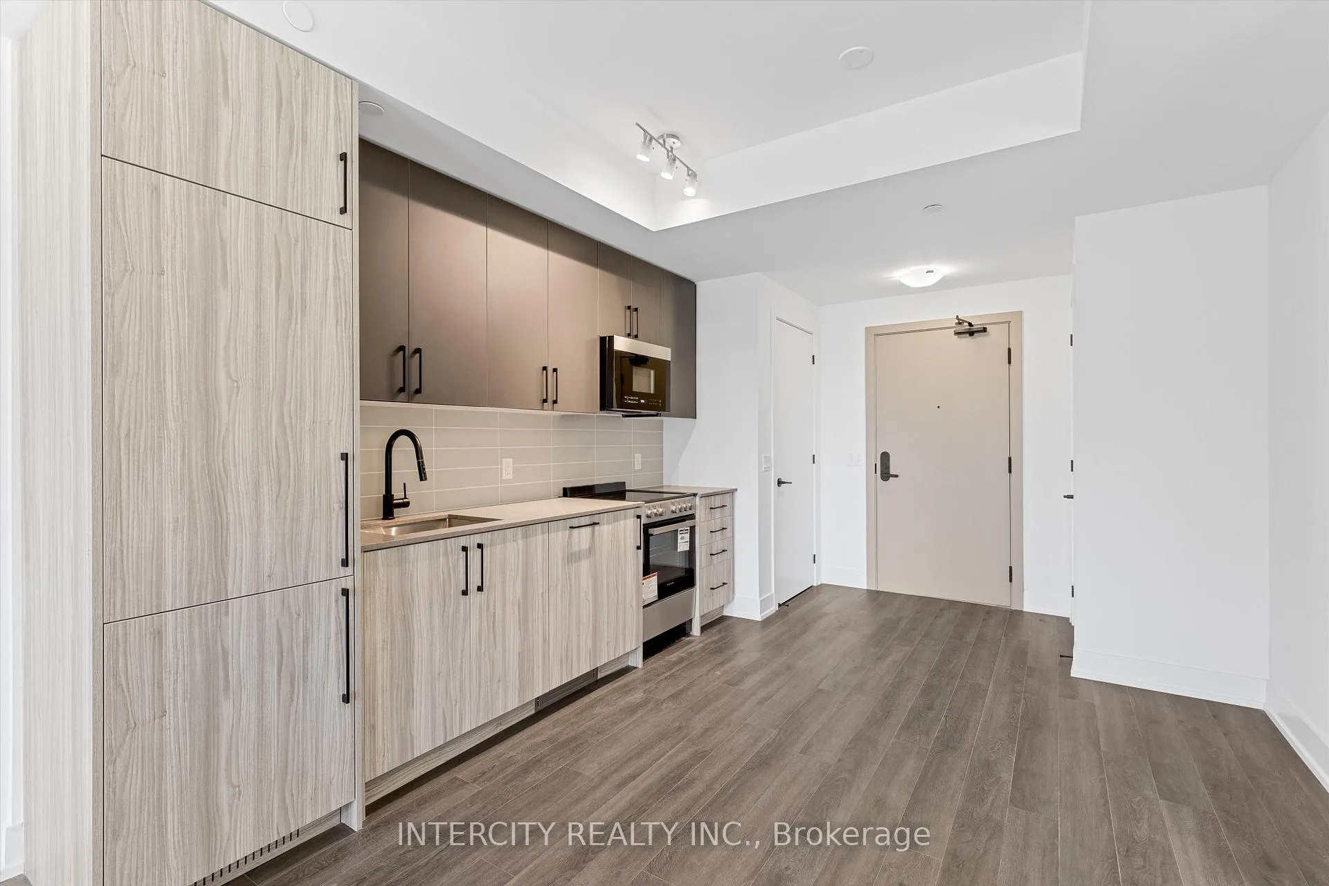 Photo 11 of Unit 325, 2075 King Road, King, King City — HOMEH