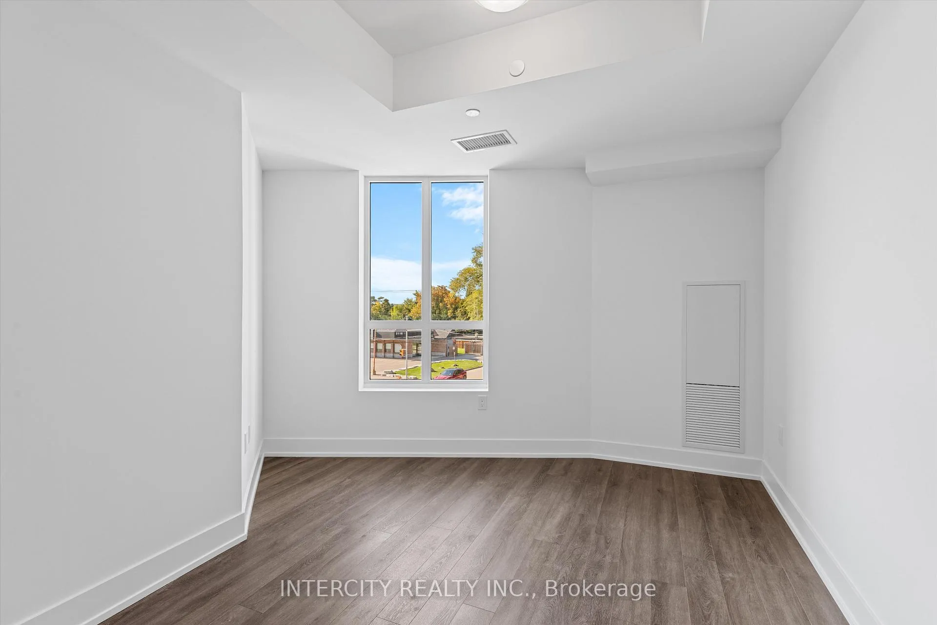 Photo 15 of Unit 325, 2075 King Road, King, King City — HOMEH
