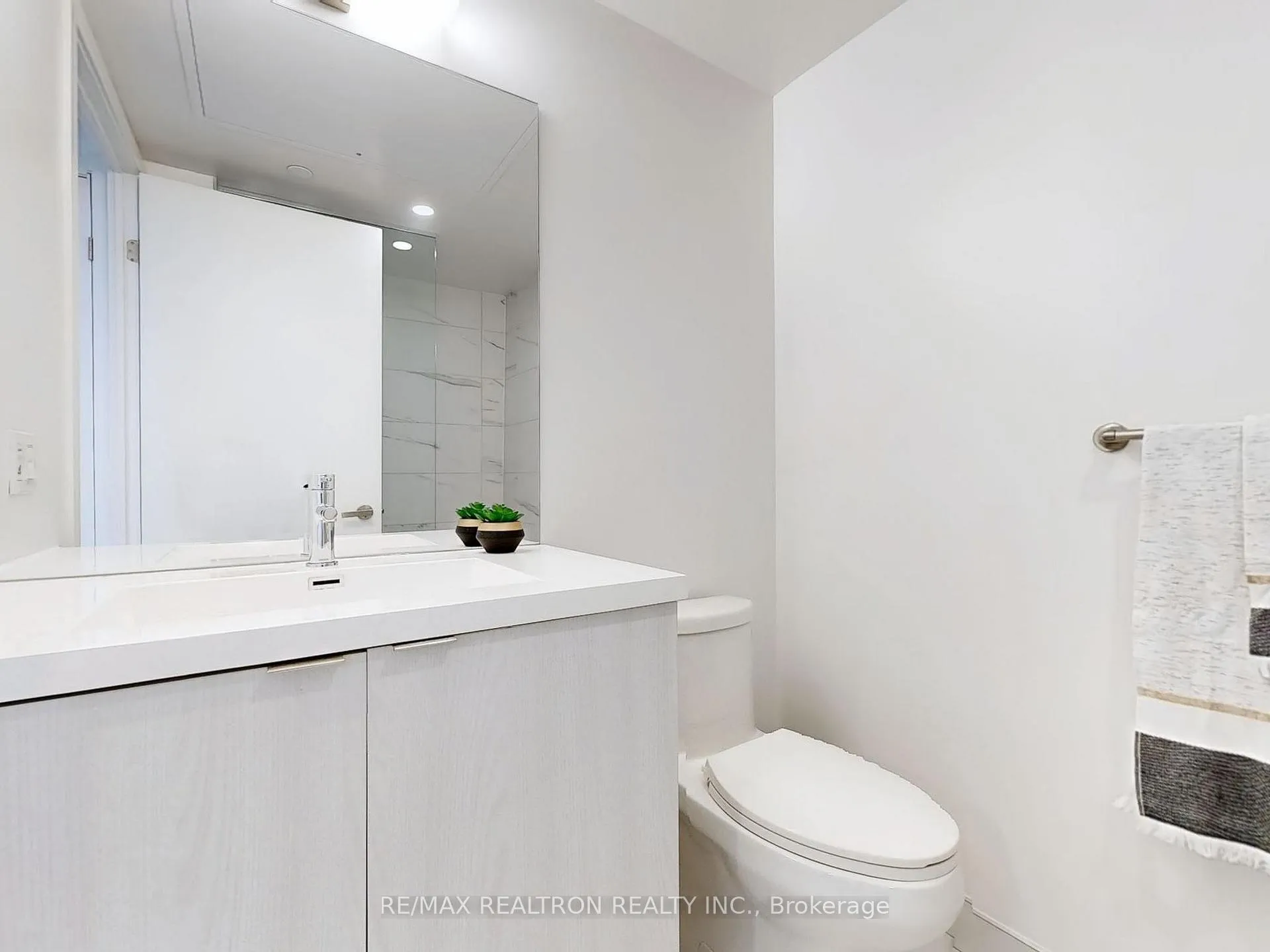 Photo 6 of Unit 2906, 138 Downes Street, Toronto, Waterfront Communities — HOMEH