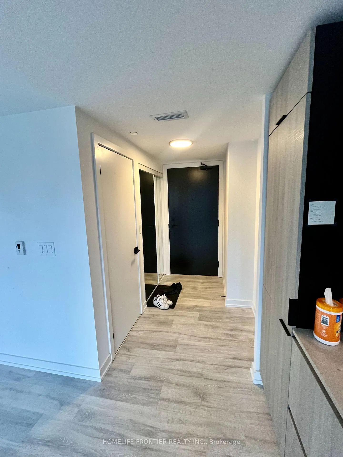 Photo 3 of Unit 902, 2 Augusta Avenue, Toronto, Waterfront Communities — HOMEH