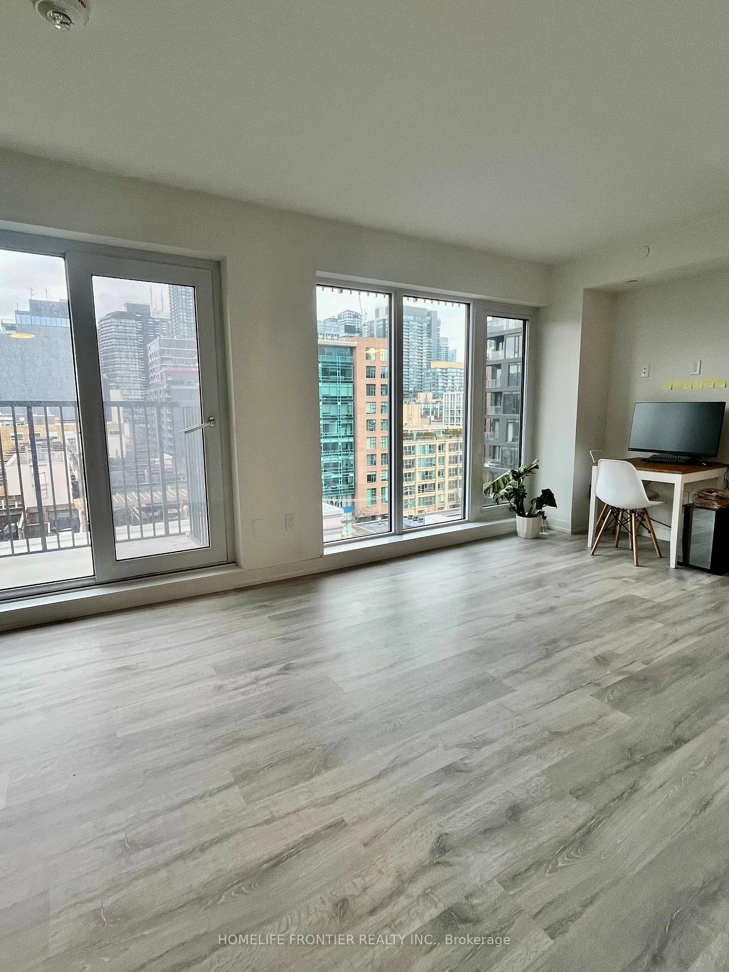 Photo 6 of Unit 902, 2 Augusta Avenue, Toronto, Waterfront Communities — HOMEH