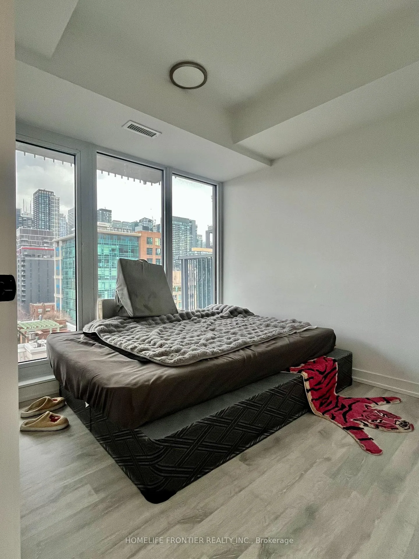 Photo 7 of Unit 902, 2 Augusta Avenue, Toronto, Waterfront Communities — HOMEH