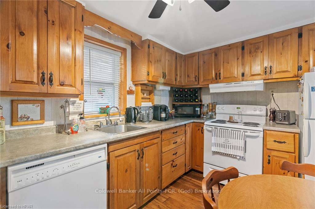 Photo 14 of 110 Quebec Street, Goderich, Goderich (Town) — HOMEH