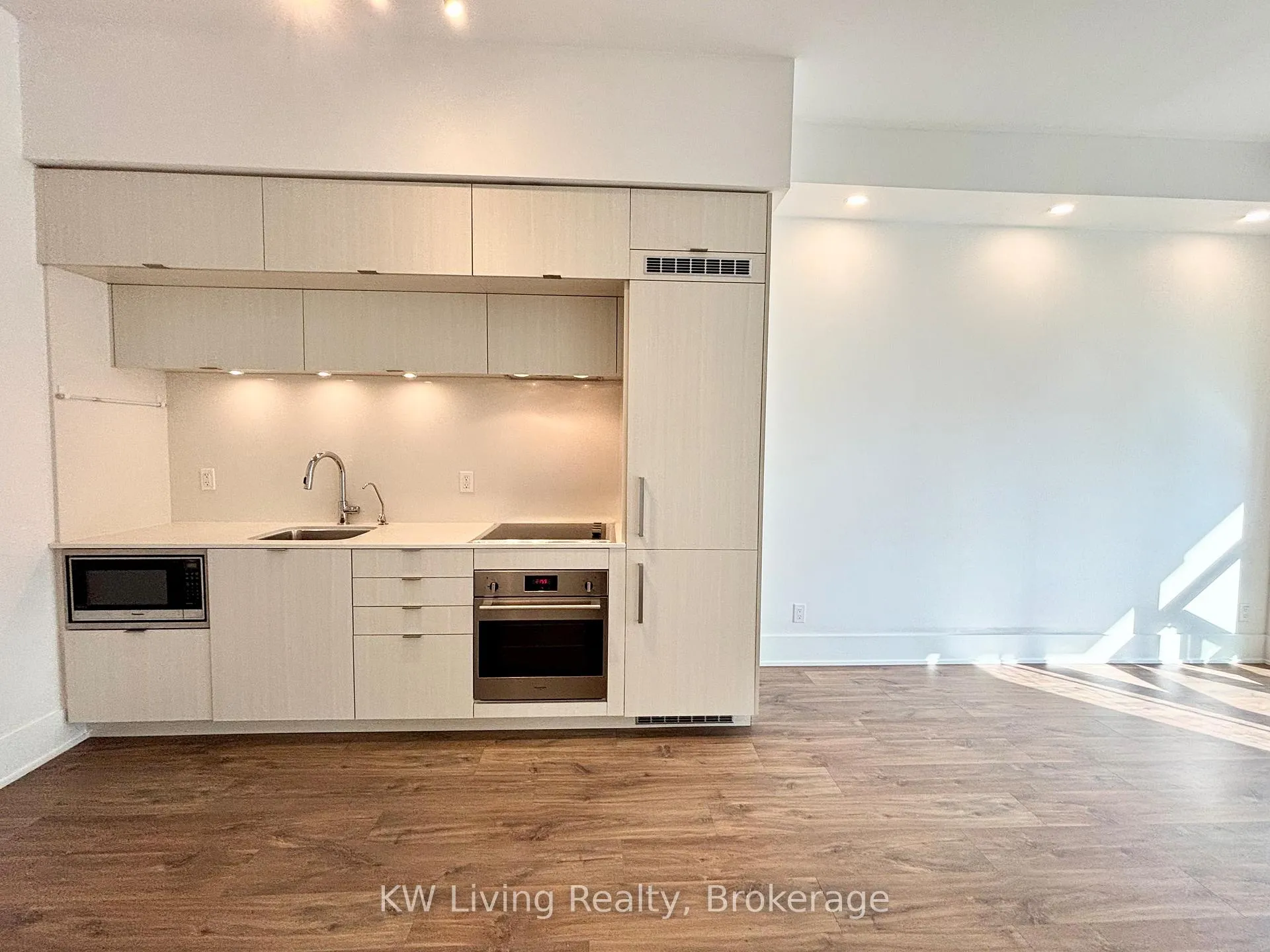 Photo 4 of Unit 214, 38 Cameron Street, Toronto, Kensington-Chinatown — HOMEH