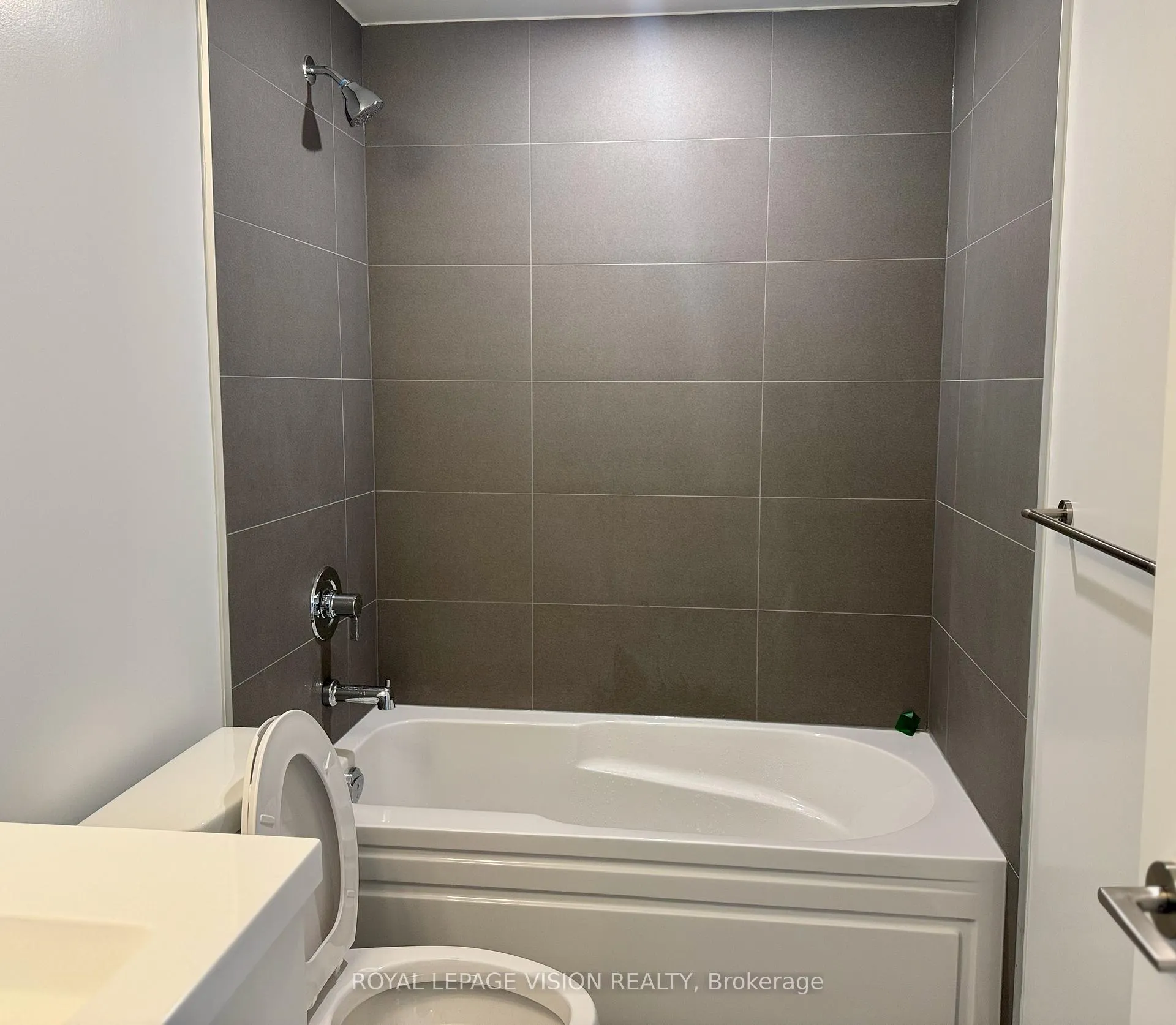 Photo 14 of Unit 1901, 2545 Simcoe Street N, Oshawa, Windfields — HOMEH
