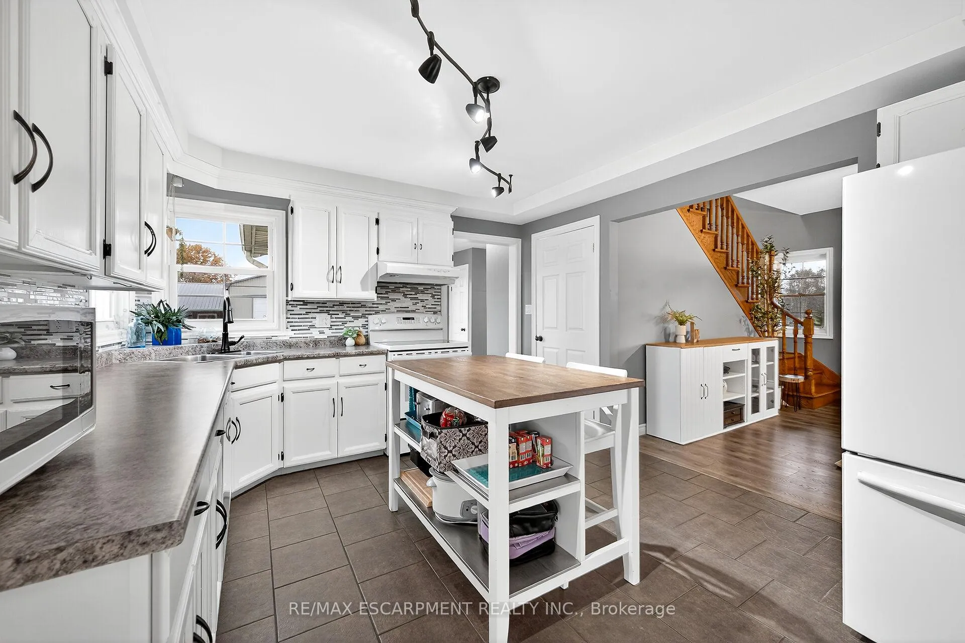 Photo 13 of 389 Junction Road, Haldimand — HOMEH
