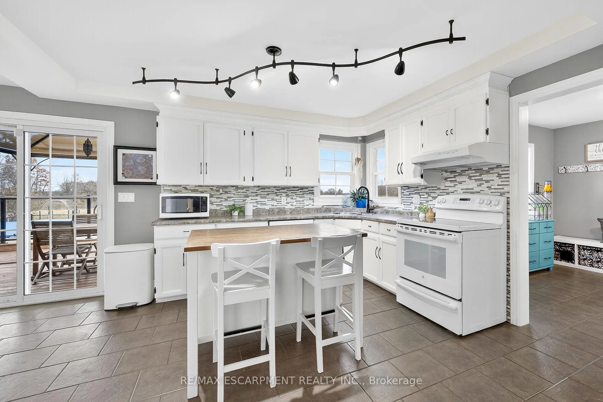 Photo 14 of 389 Junction Road, Haldimand — HOMEH